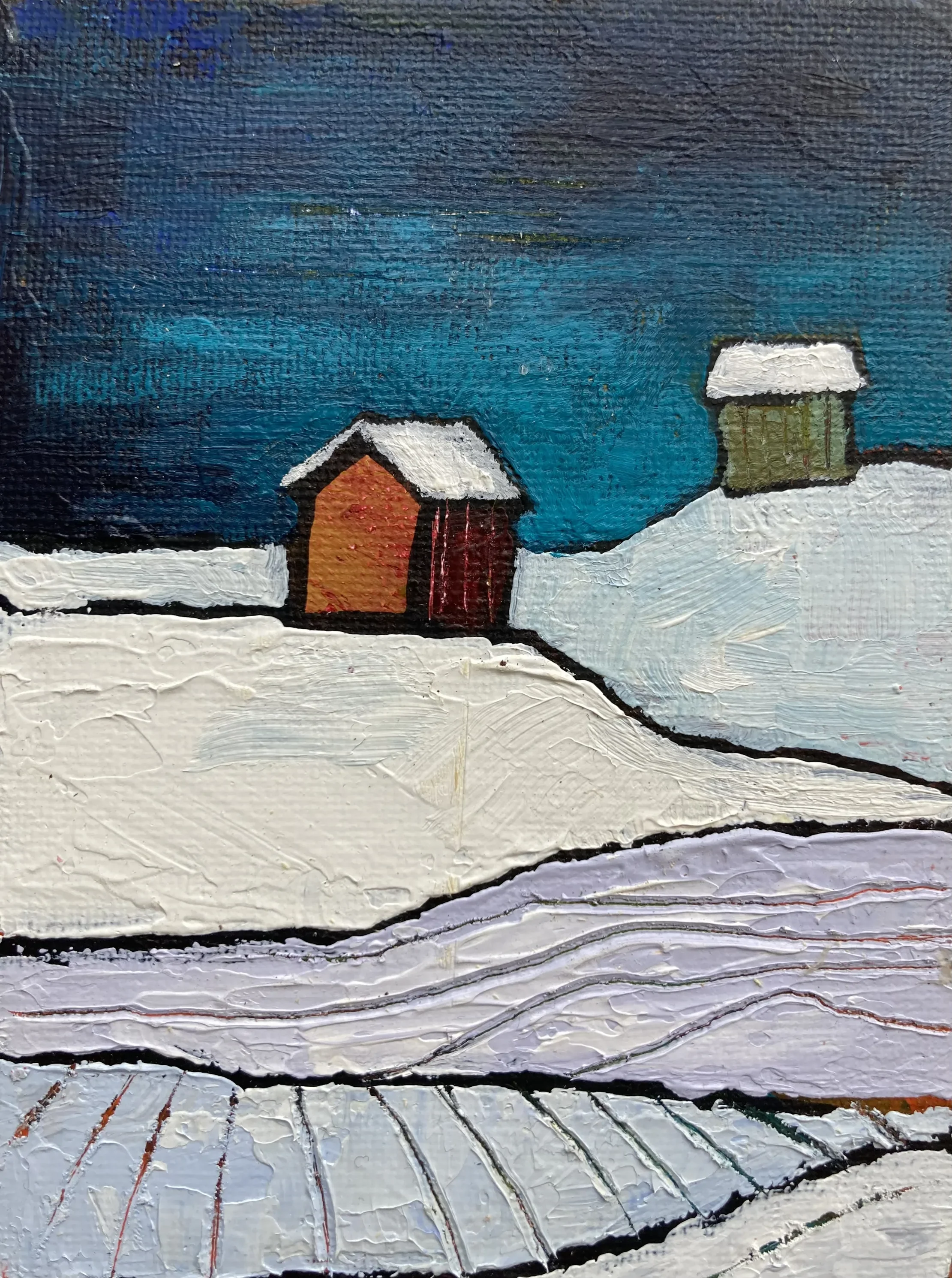 Två små stugor på snötäckta kullar under en mörk, molnig himmel, målad i en impressionistisk stil.