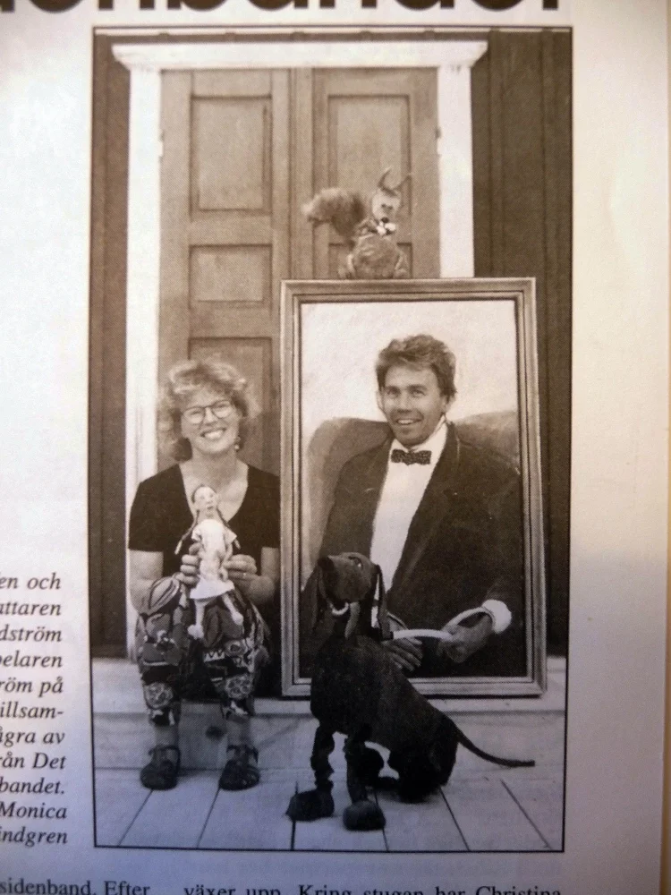 Tidningsartikel från föreställningen Det Röda Sidenbandet.