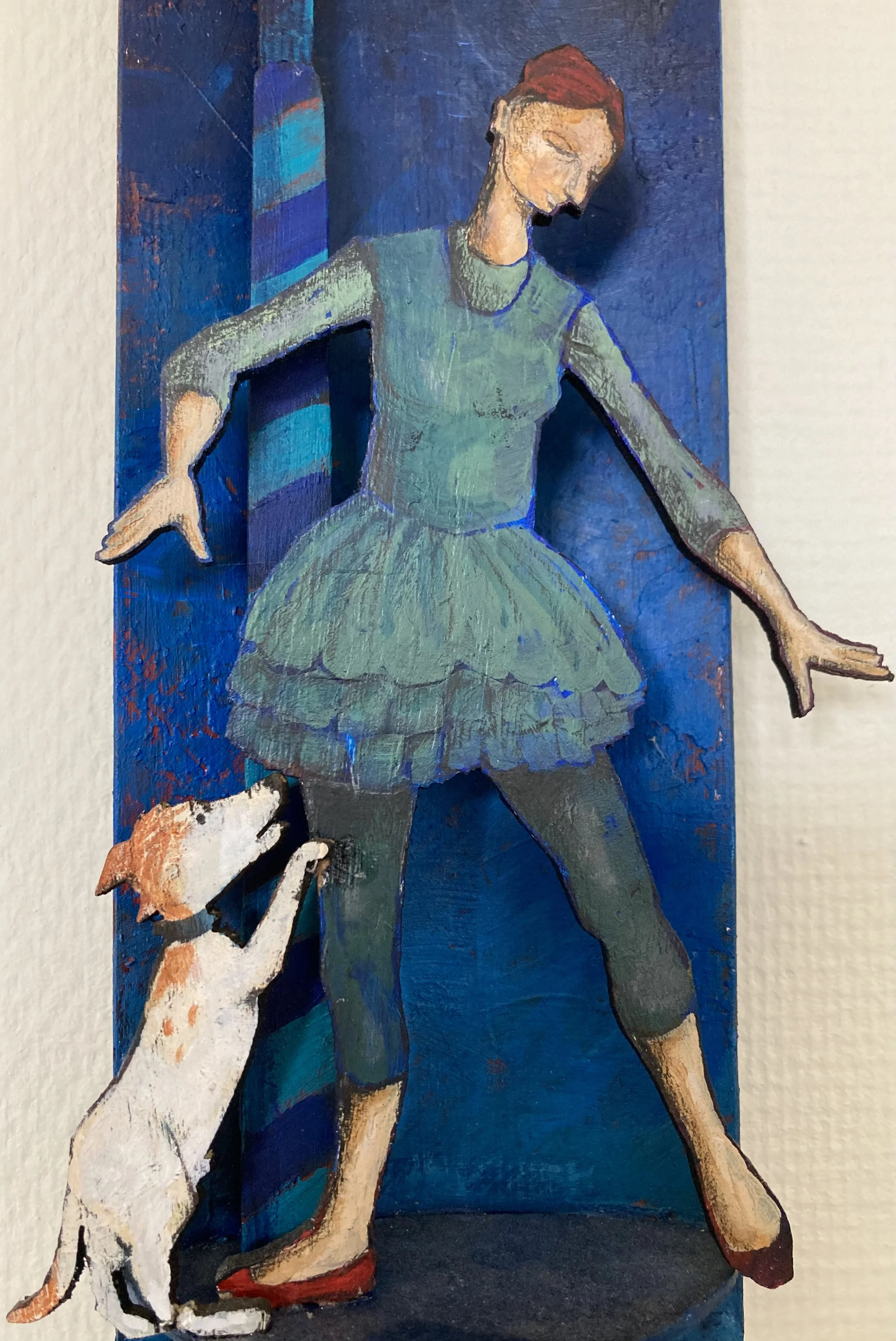 Färgglad målning av en dansande flicka i tüt och ett hund som försöker få hennes uppmärksamhet.