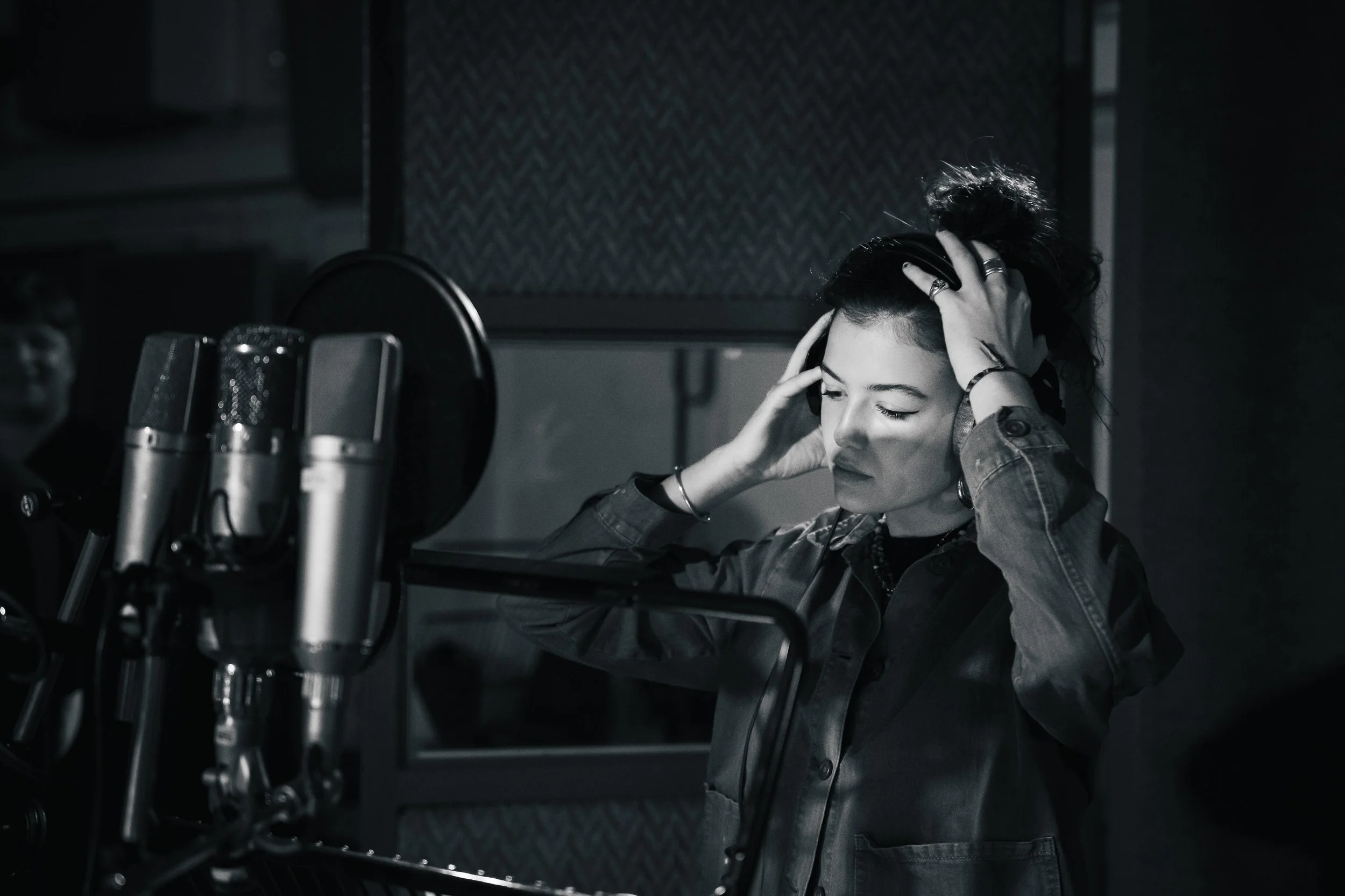 rolandak | Siena No Regrets Abbey Road BW | HQ-1.jpg