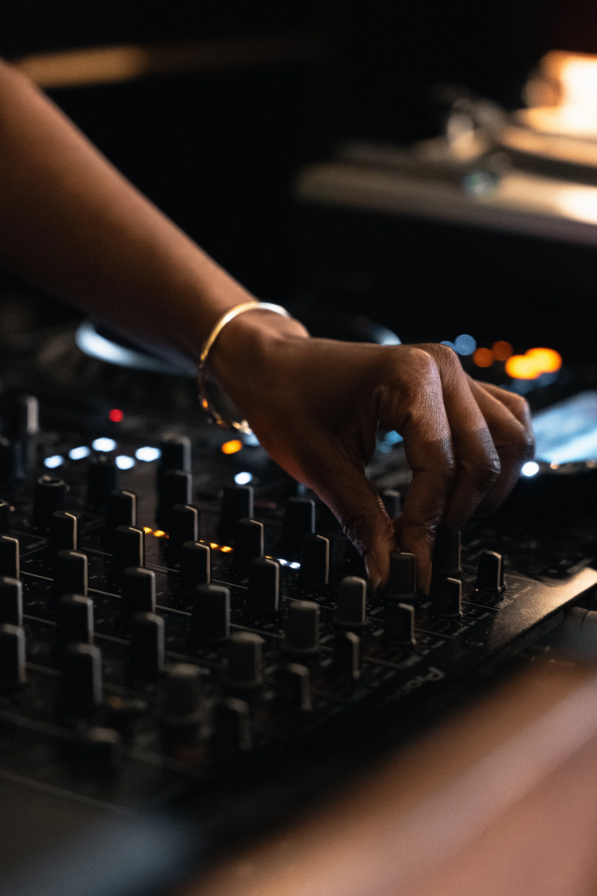 rolandak | ISIY 2803 Colour | HQ-2.jpg