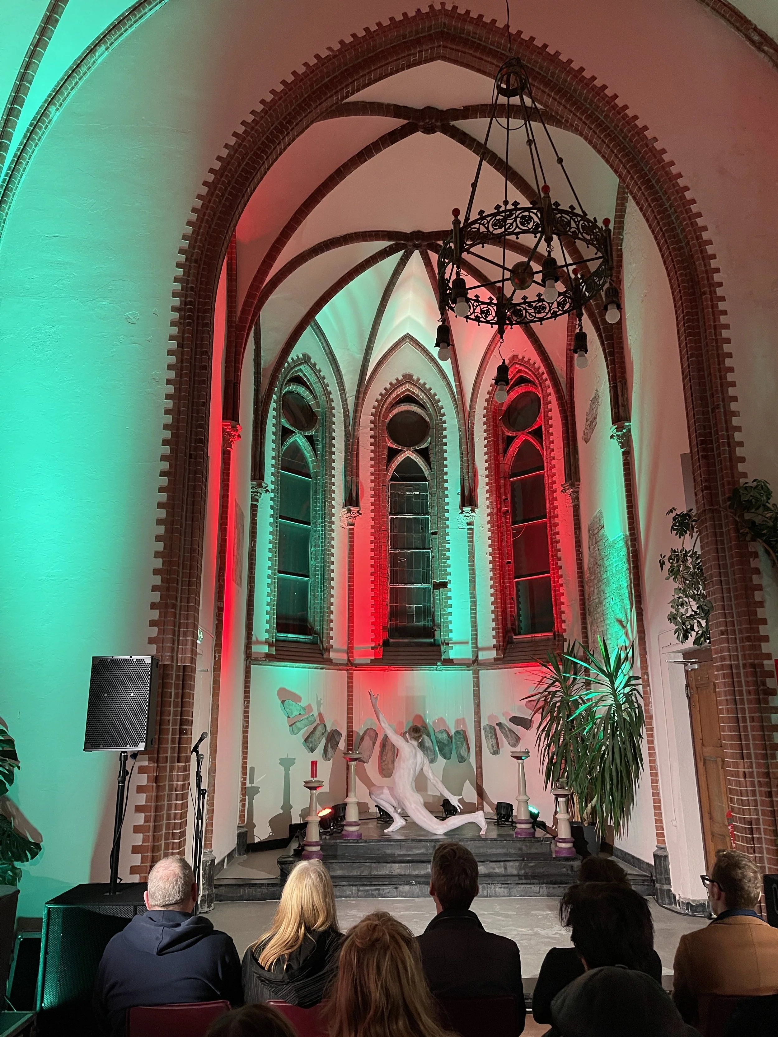 Another me
performance, 12 min, De Barthkapel, Grauzone festival, The Hague, 2023