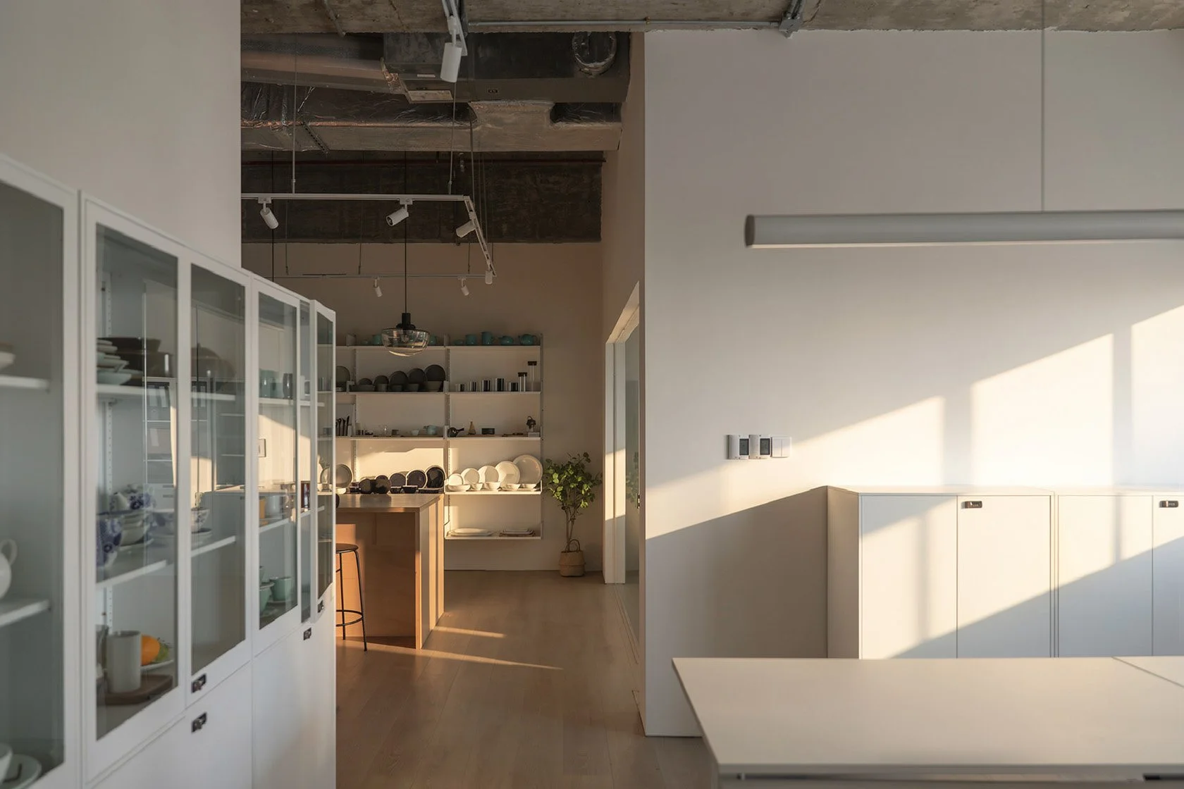 Loveramics SZ Office - Neutra Architects 39.jpg