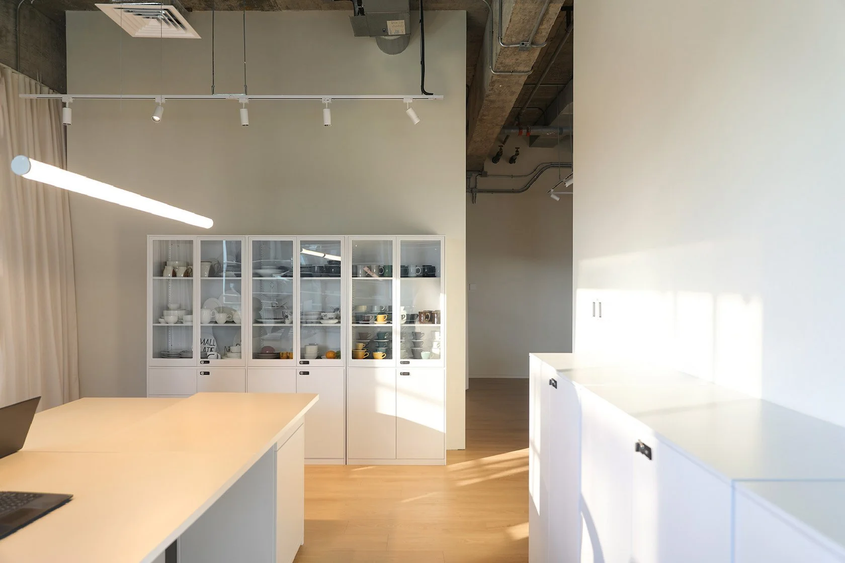 Loveramics SZ Office - Neutra Architects 38.jpg