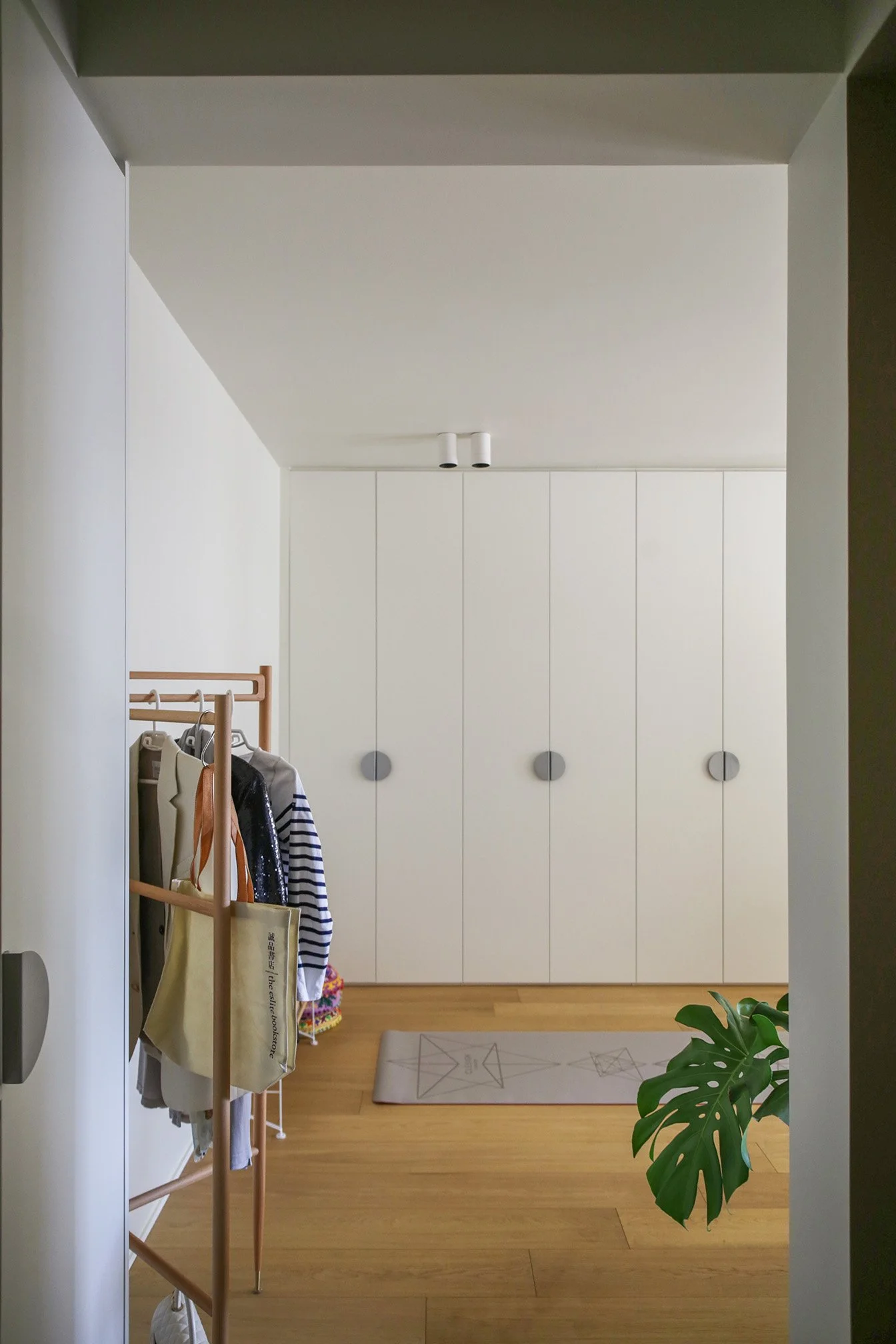 Apartment Jocelyn - Neutra Architects 16.jpg