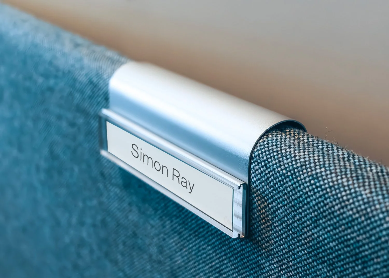 Vario curved bracket on desk screen