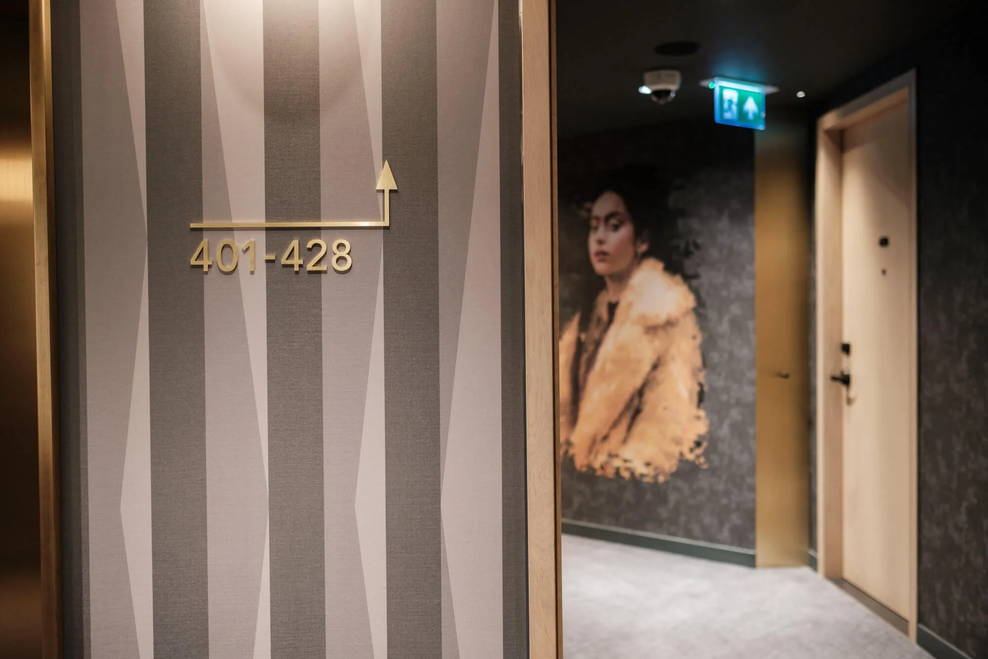 Hotel room indicator signs