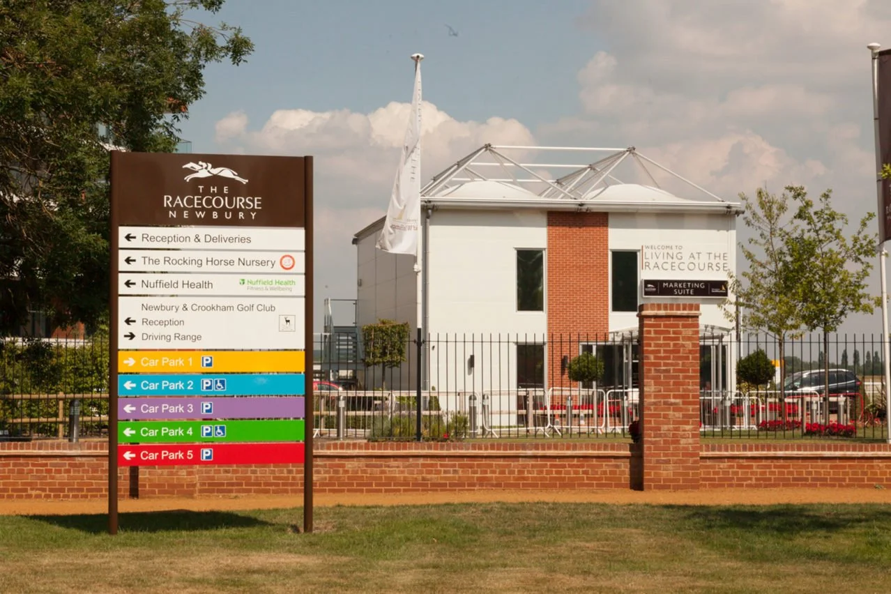 Newbury Racecourse External Directional signage