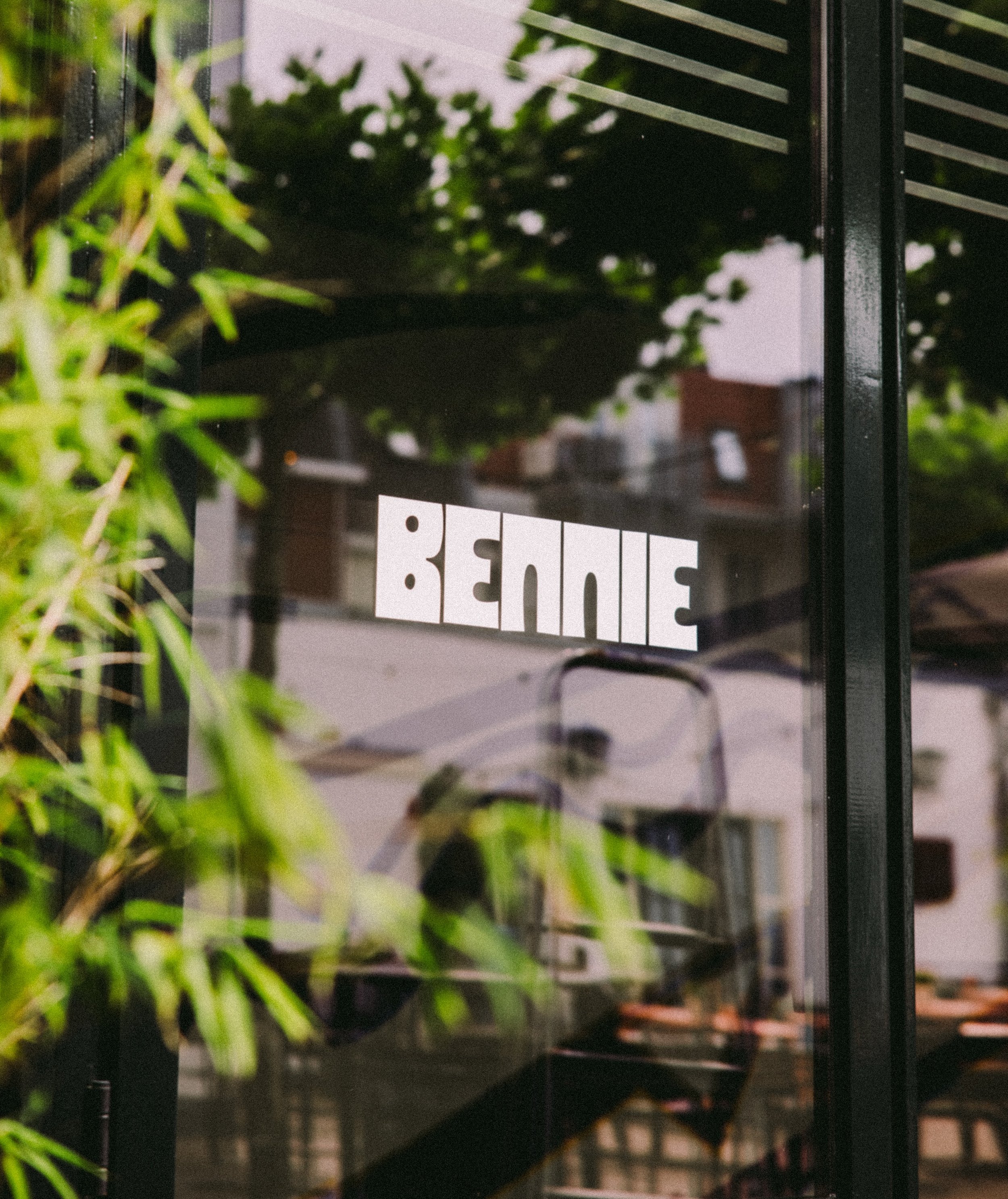 🪟💙

#bennietiel #burgers #restaurant #openingsoon #new