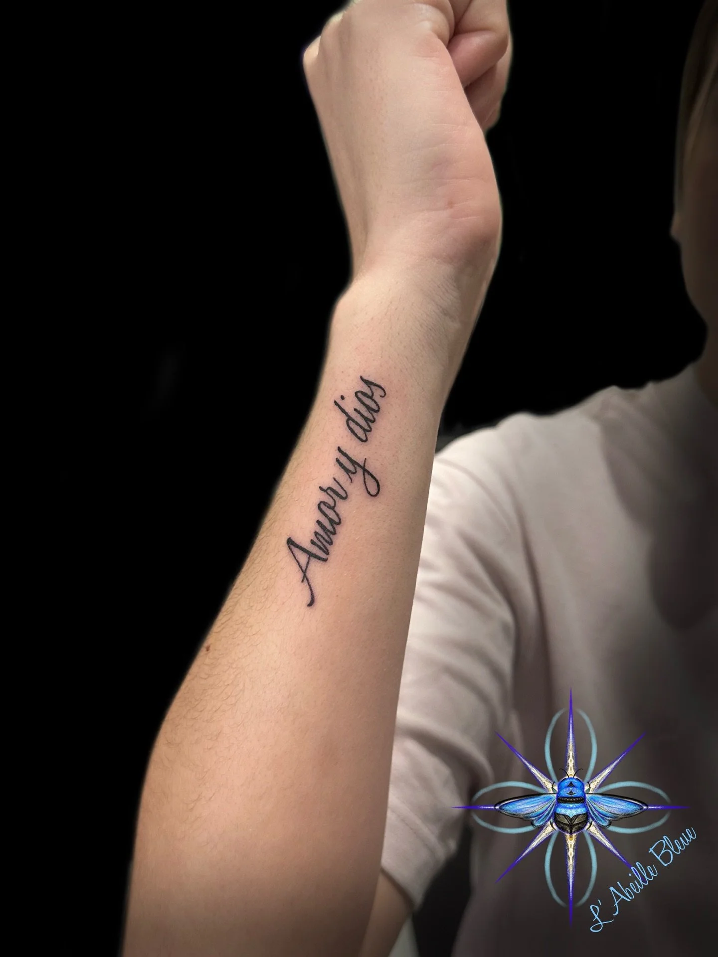 Je trouve souvent que les choses les plus simples sont aussi les plus belles. Amor y dios, amour et dieu, love and god. Les mots sont des symboles, &agrave; la base. Ils indiquent des id&eacute;es plus complexes qu&rsquo;eux. L&rsquo;amour et dieu, c