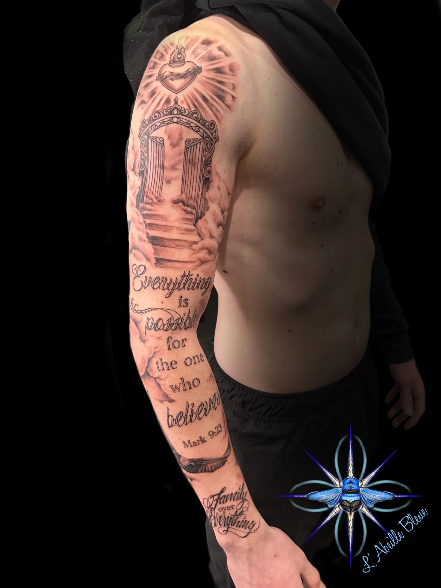 Oh la la deux jours cons&eacute;cutifs pour faire tout le bras du monsieur. Quelle force! J&rsquo;&eacute;tais vivement impressionn&eacute;e avec sa r&eacute;silience.

Ce n&rsquo;est pas facile passer toute la journ&eacute;e sous les aiguilles, m&ec