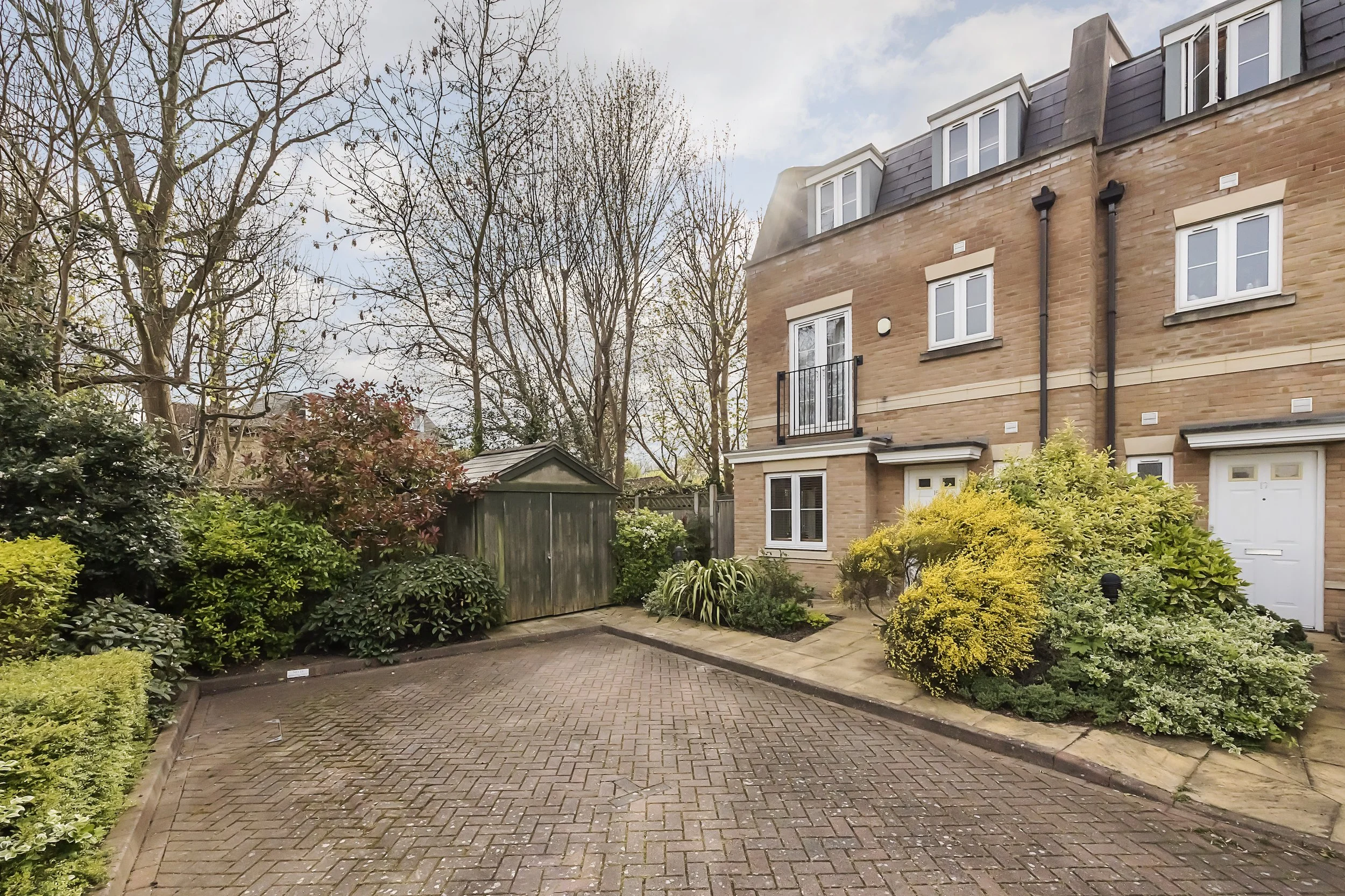 House sale in Woodside Park, N12