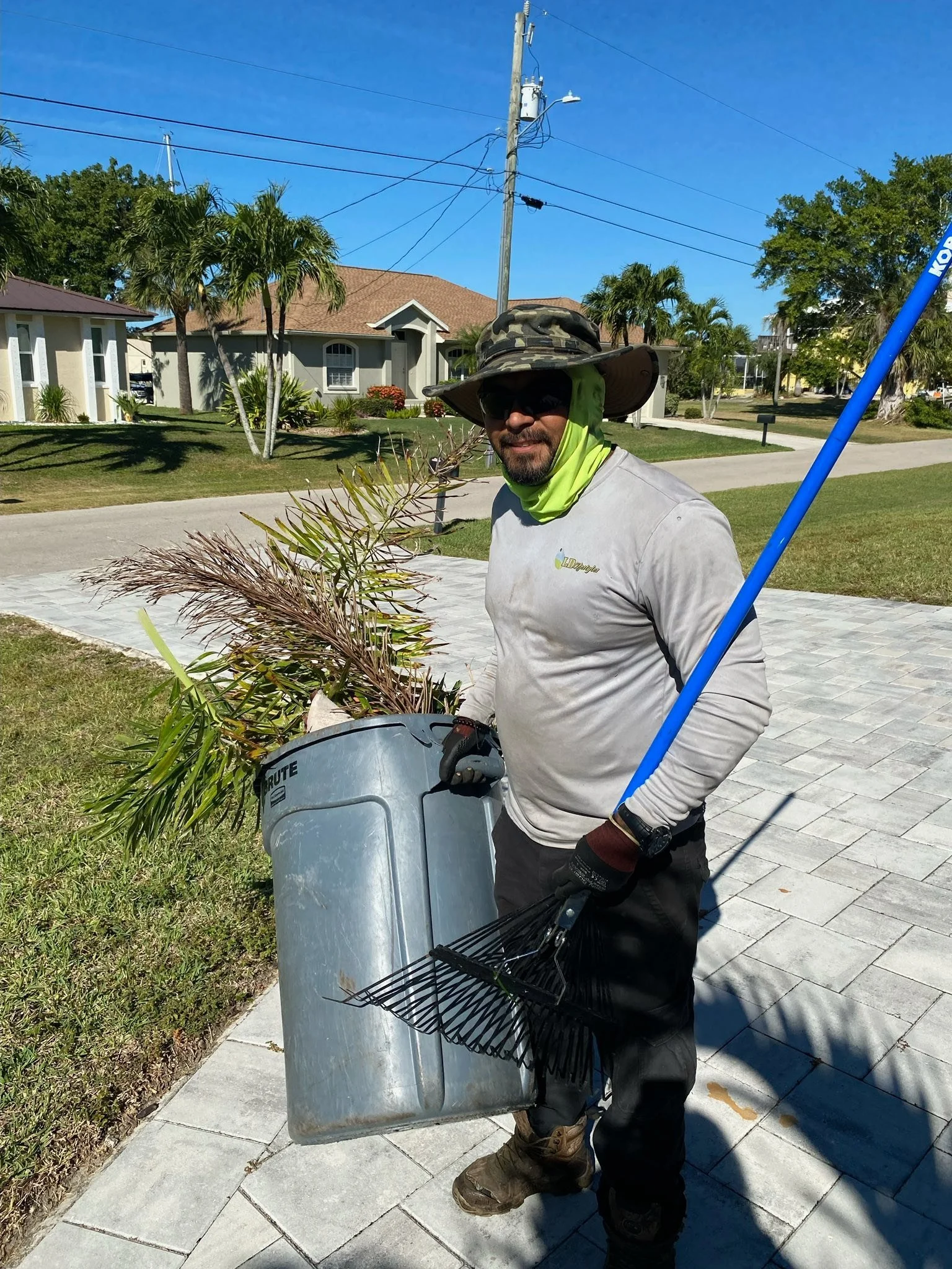 LD Lifestyles team member Aaron cleaning up a property in HOA community - Punta Gorda.