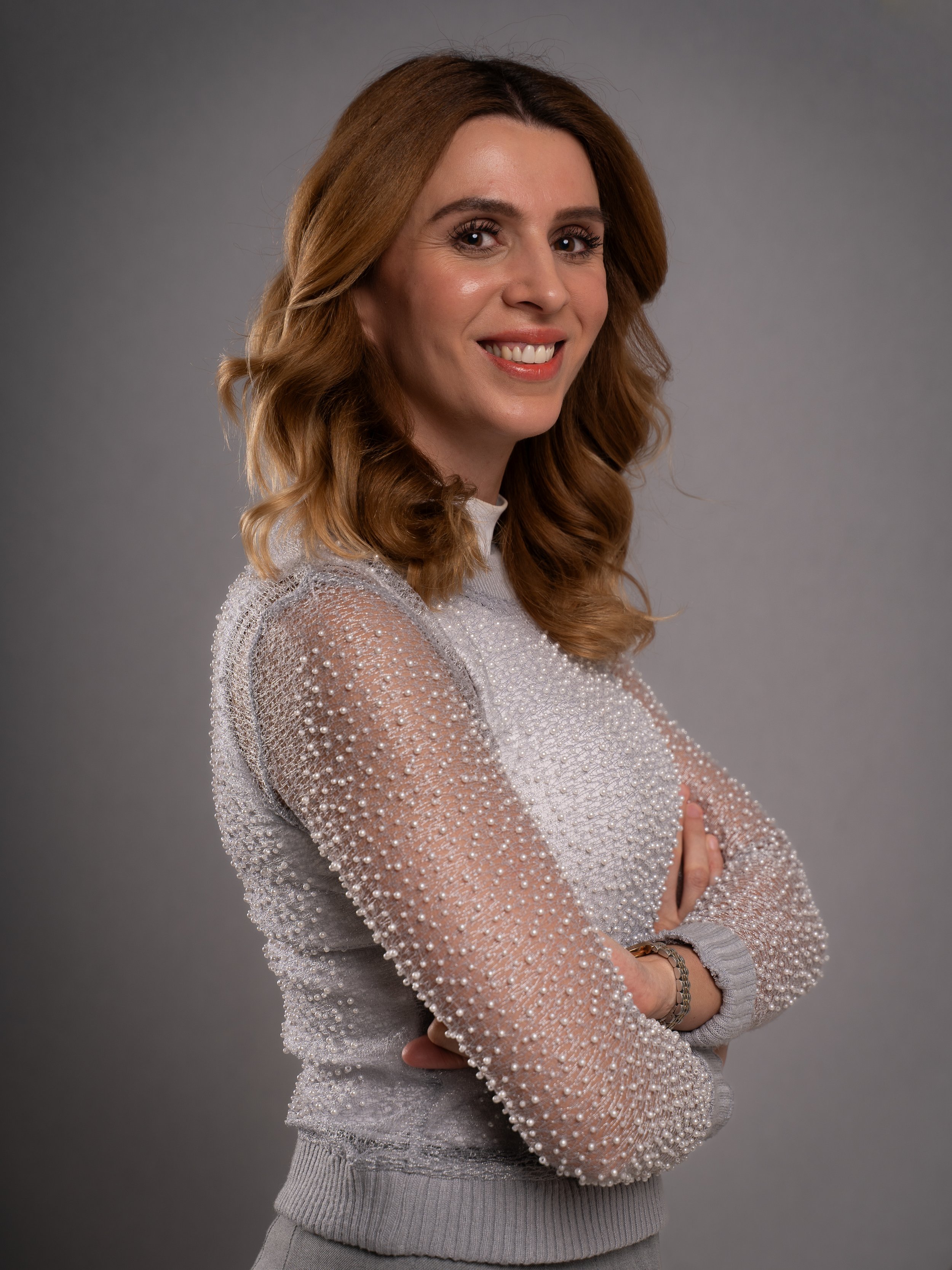 Professional portrait of dentist in modern dental clinic. Corporate headshot photography for dental professionals, ideal for clinic websites, LinkedIn profiles and professional branding.