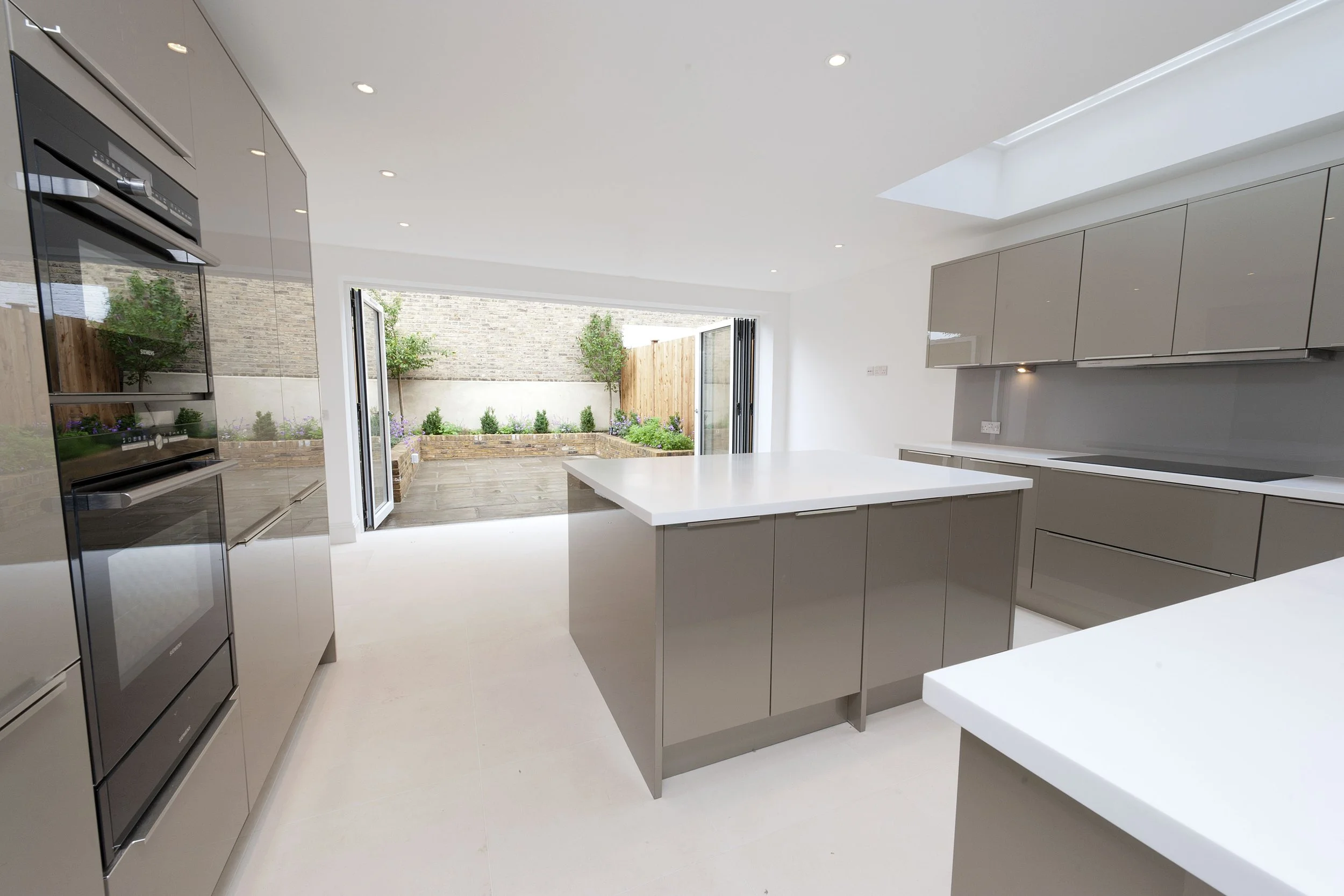 FEATURED 7 Fullerton Rd Kit L.jpg