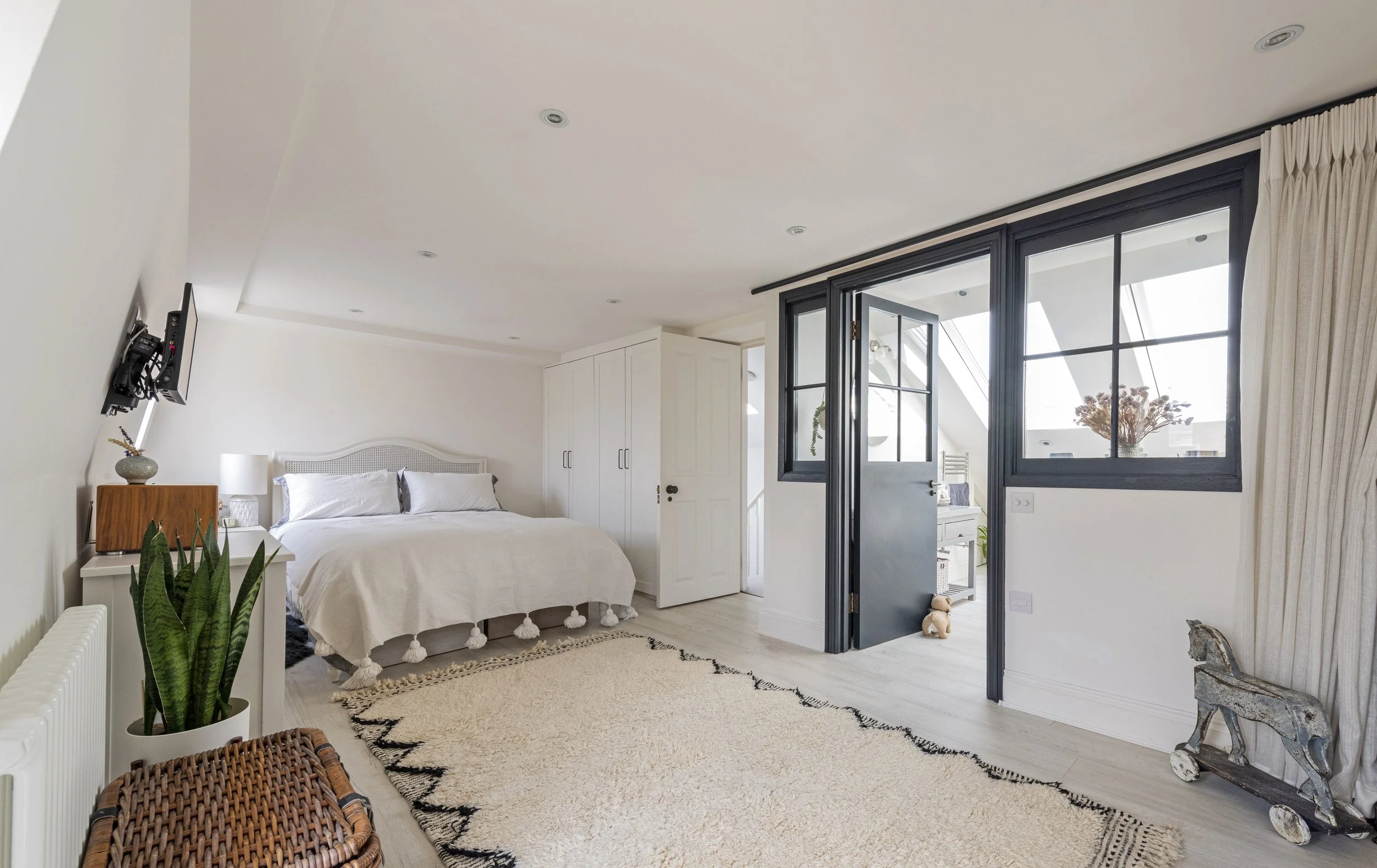 86 Bennerley Rd Bed 7.jpg