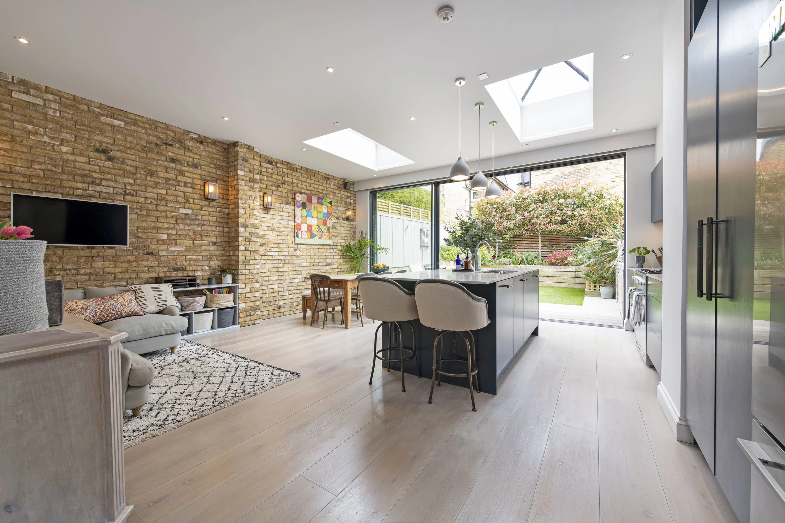 86 Bennerley Rd Kit 1.jpg