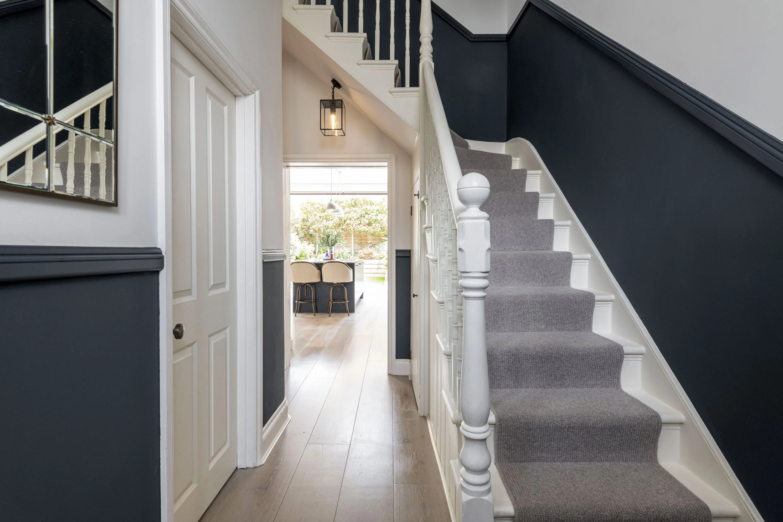 86 Bennerley Rd Hall.jpg