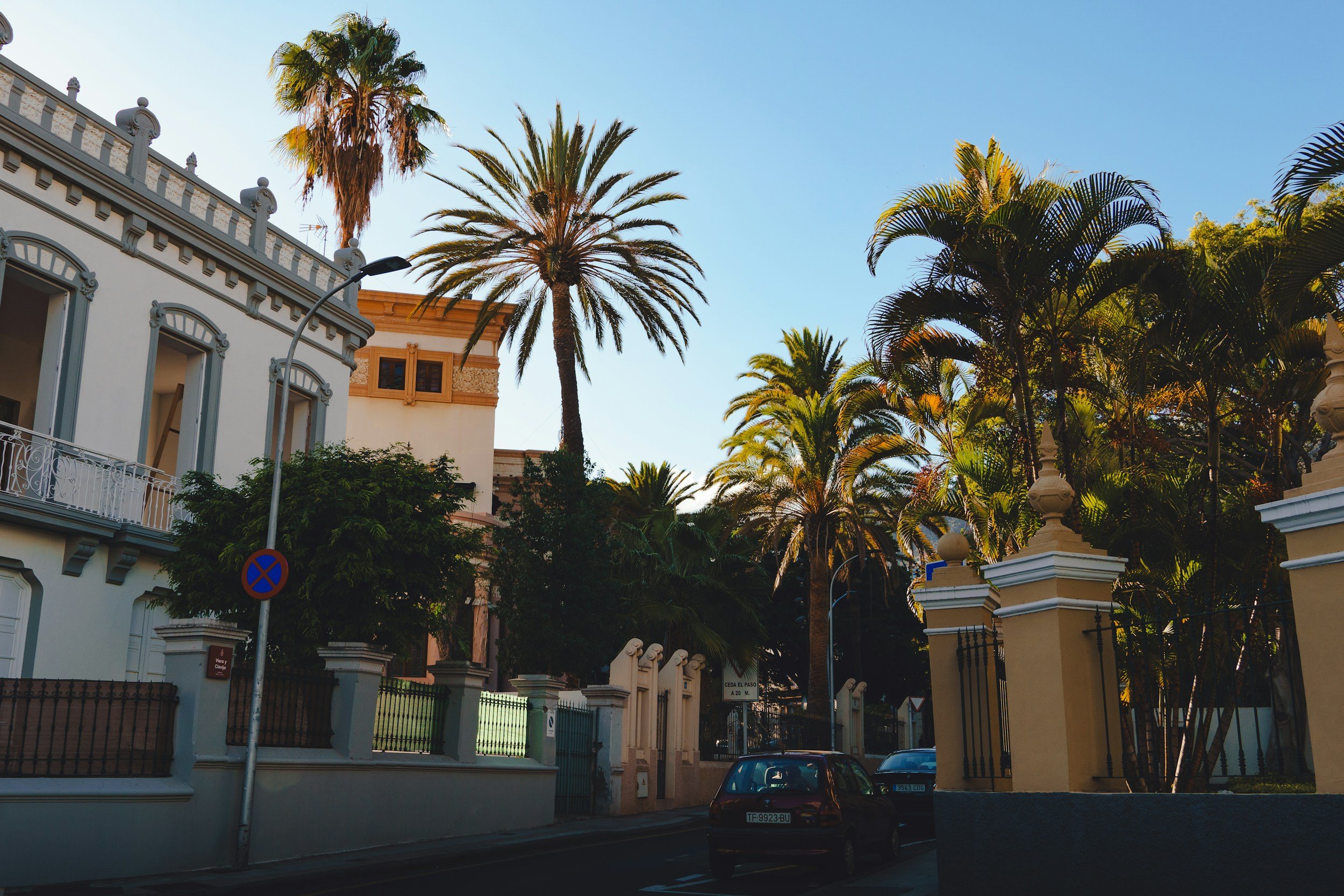 Street scene in Spain reflecting the surrounding environment of the work
