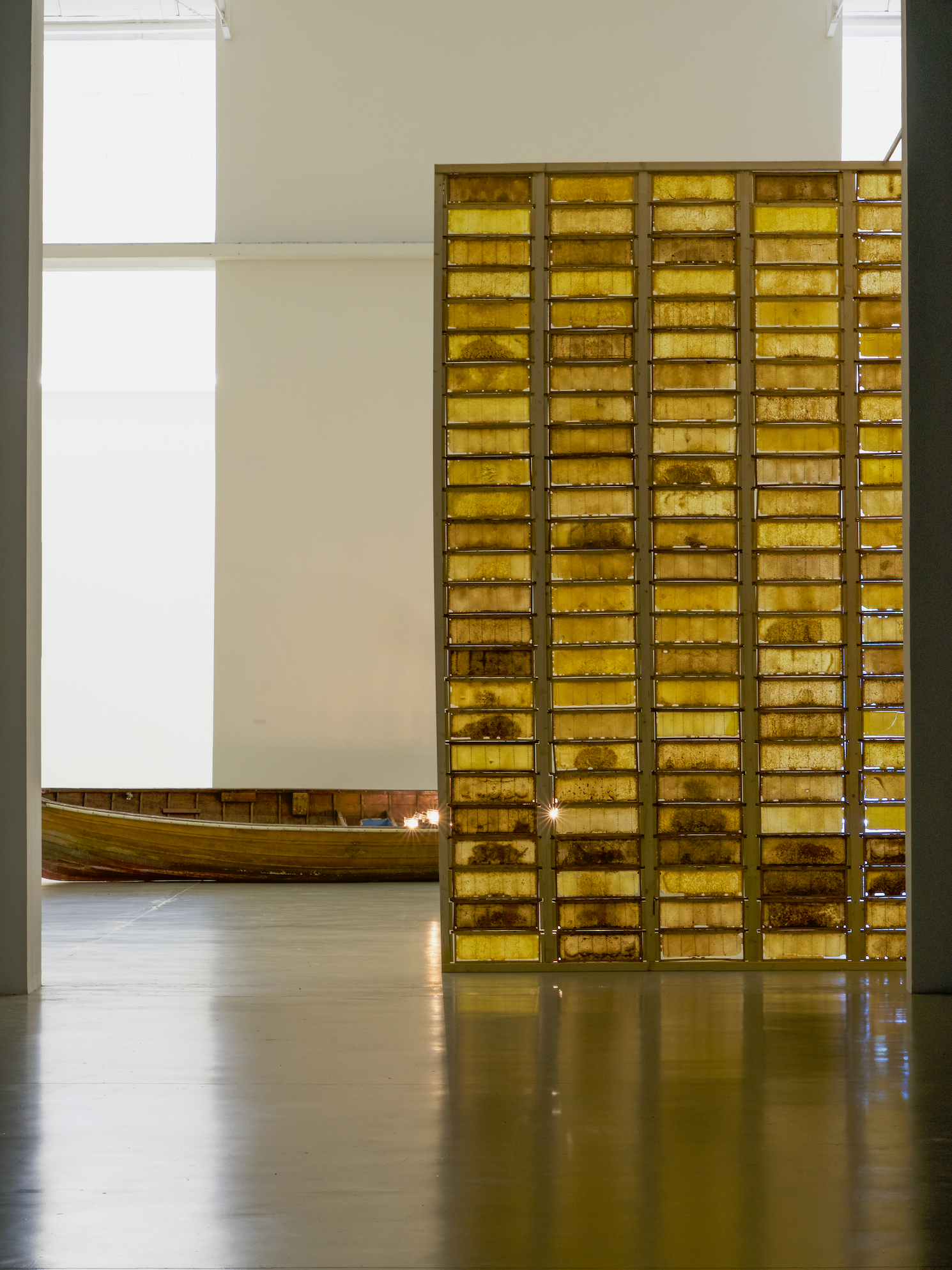Arbeit ohne Titel, 2022, Bienenwaben 