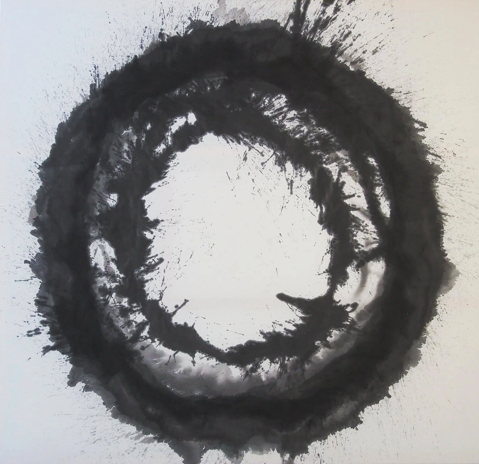 Schwarze Tinte auf Leinwand, großes Wandbild Kunstwerk, im Kesselhaus Bamberg Ausstellung des aktuellen Künstlers Eduard Winklhofer aus Düsseldorf