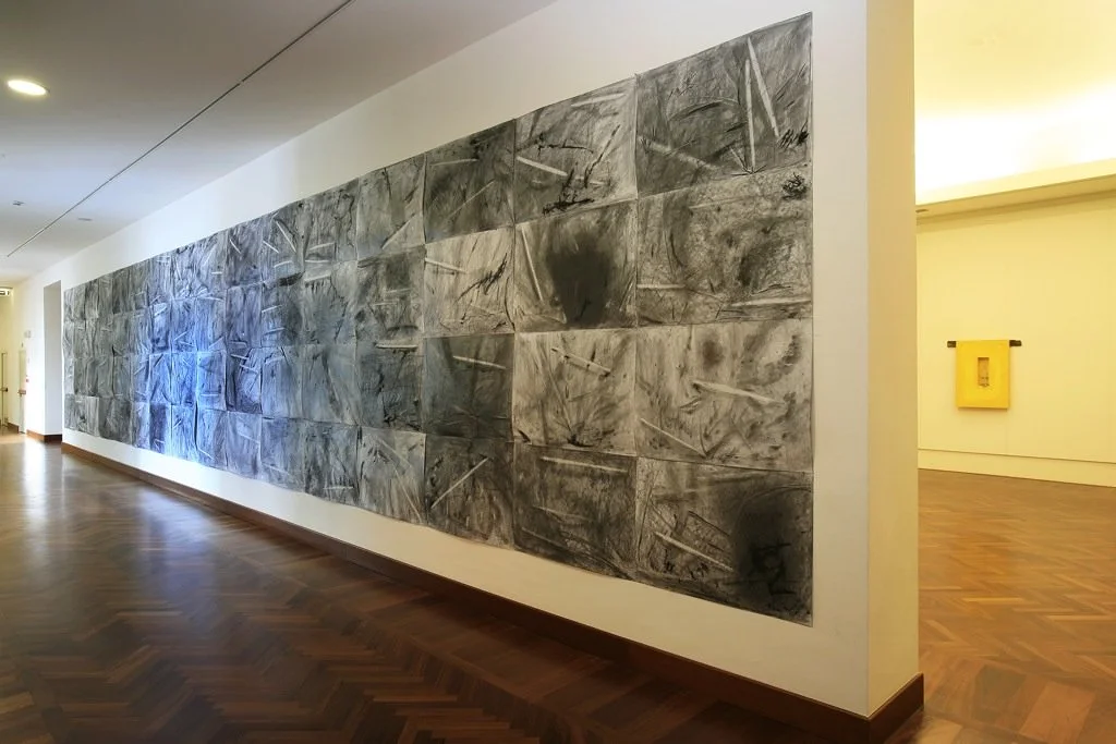 Große Wandbild Collage, Graphit Schraffierung auf Papier, große Ausstellung vom zeitgenössischen Düsseldorfer Künstler Eduard Winklhofer, in La Spezia 90er Jahre