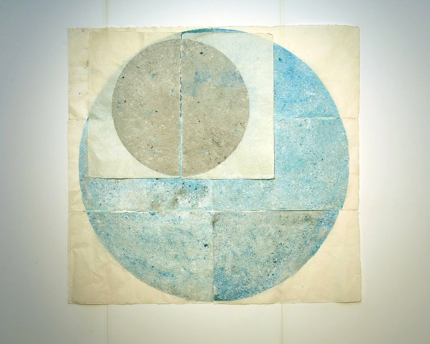 Ohne Titel, 210 x 200cm, Papierasche & Seidenfarbe auf japanischem Reispapier