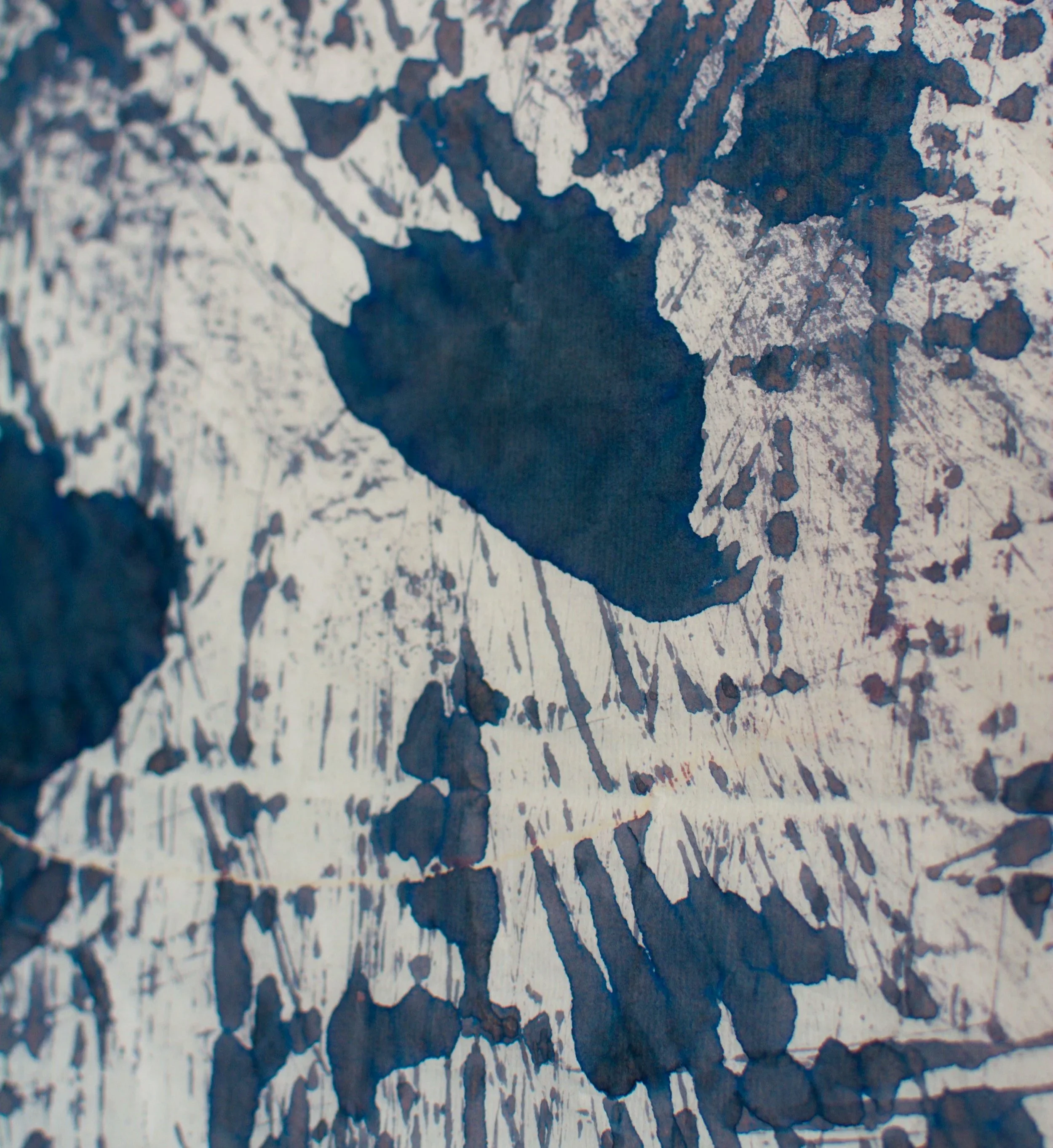 Nahaufnahme, Kunstwerk, Tinte auf japanischem Reispapier, von zeitgenössischem Düsseldorfer Künstler Eduard Winklhofer, Atelier Düsseldorf