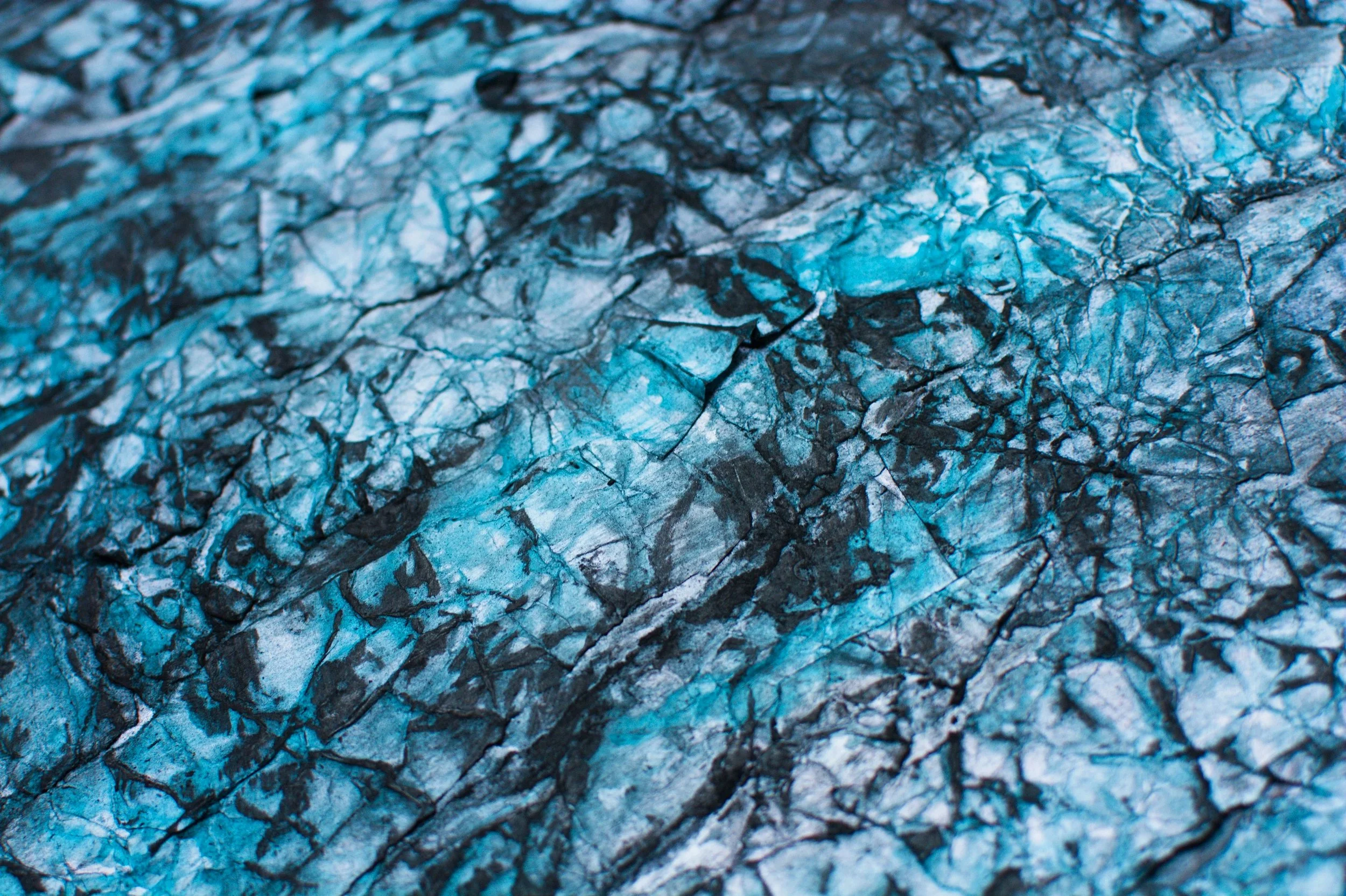 Nahaufnahme, Kunstwerk aktuell, Wandbild, 70 x 100cm, Aquarell & Kohle auf Papier, von zeitgenössischem Düsseldorfer Künstler Eduard Winklhofer, Atelier Düsseldorf