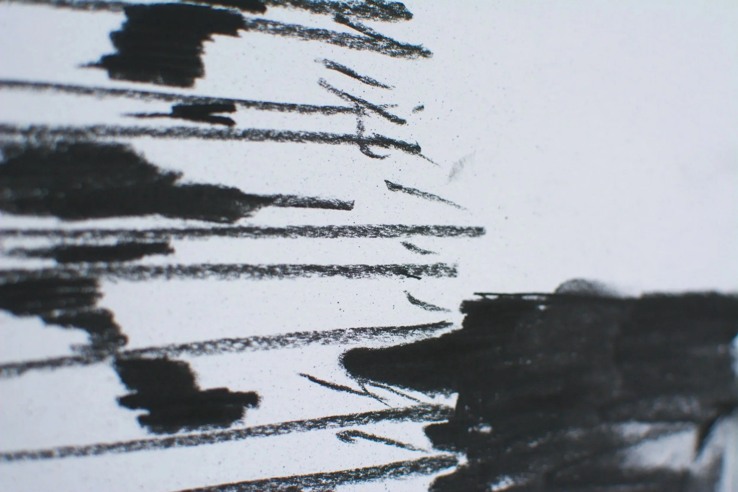 Nahaufnahme, Skizze für Installation, 43 x 60cm, Kohle auf Papier, von zeitgenössischem Düsseldorfer Künstler Eduard Winklhofer, Atelier Düsseldorf