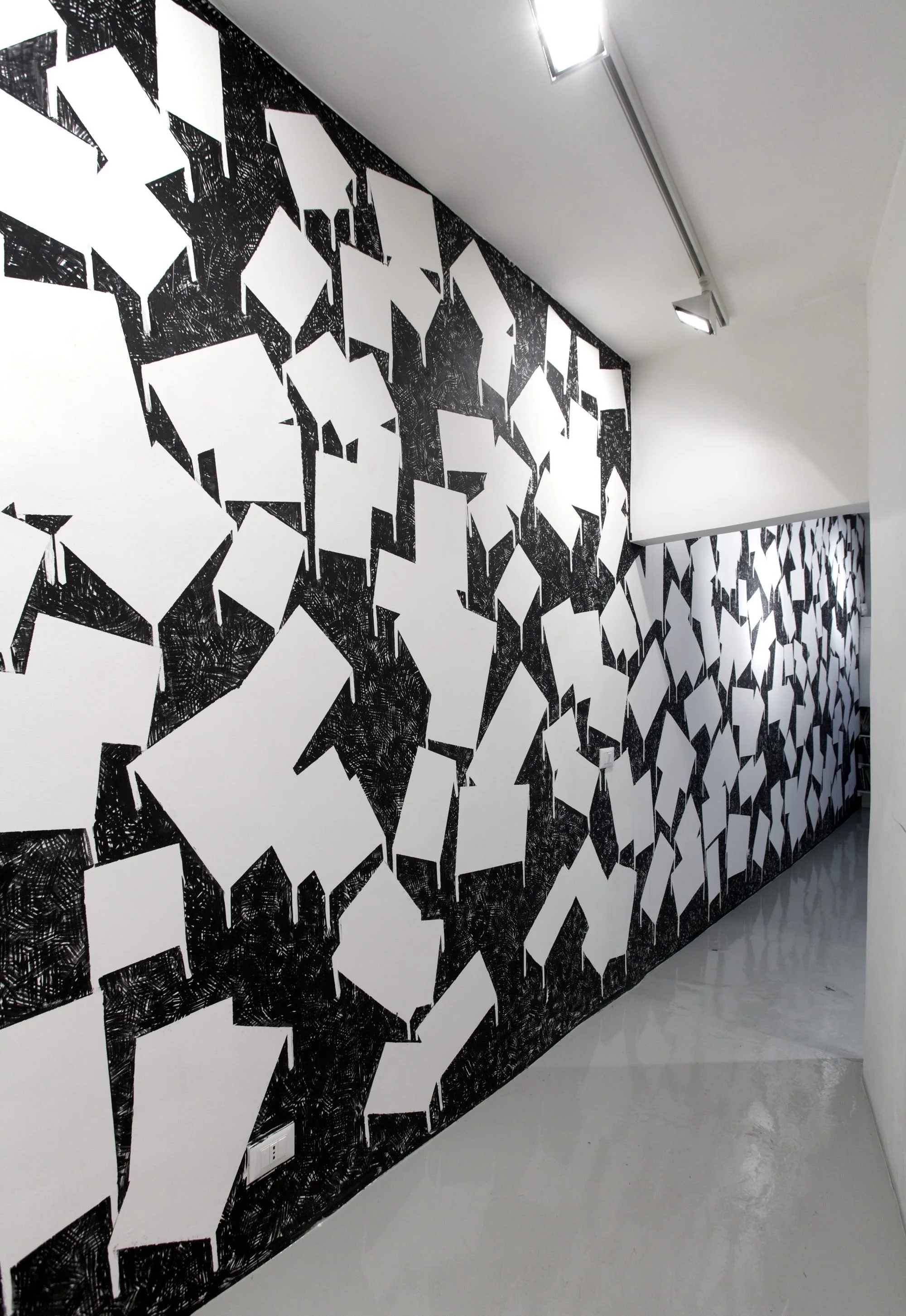 4 x 8m, Schwarz Weiß, Acryl auf Wand
