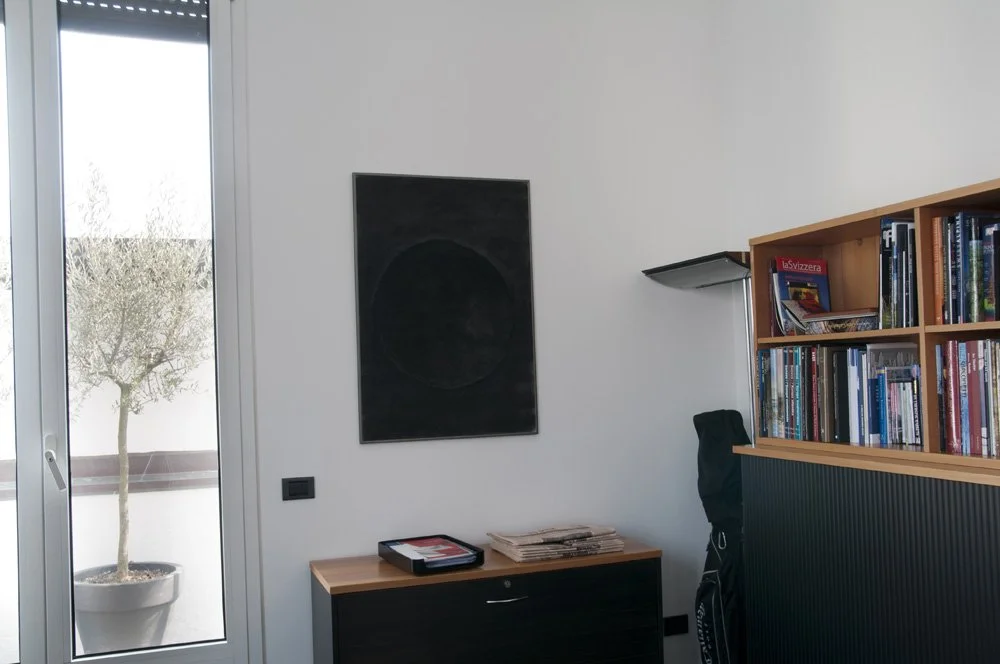 Wandgemälde aus der Serie Tische, Acryl auf Leinwand, Arbeit von Eduard Winklhofer, Künstler aus Düsseldorf, Ausstellung Sede Banca Vontobel