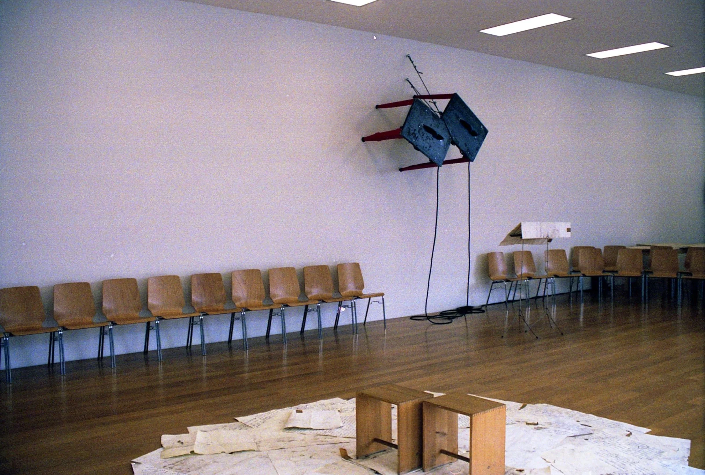 Eduard Winklhofer, zeitgenössische Kunst Düsseldorf, Künstler Atelier Düsseldorf, 2003, Installation für die szenische Lesung der Odyssee, Kunstmuseum Lichtenstein