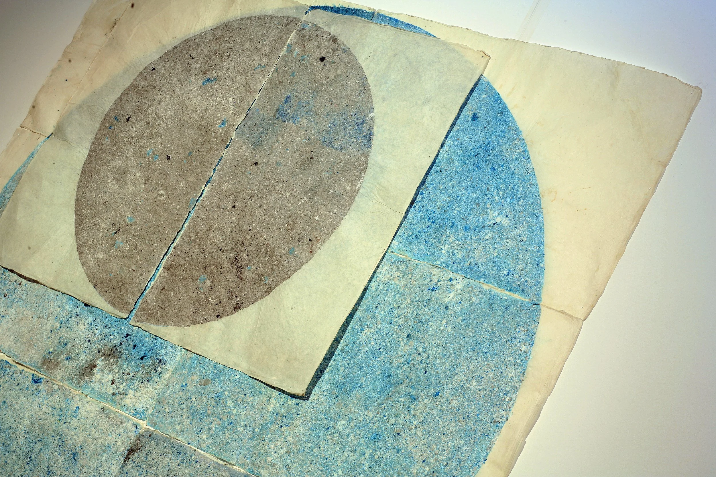 Detail, Asche auf japanischem Reispapier, großes Wandbild, zeitgenössischer Künstler Eduard Winklhofer, besuchsbares Atelier in Düsseldorf 