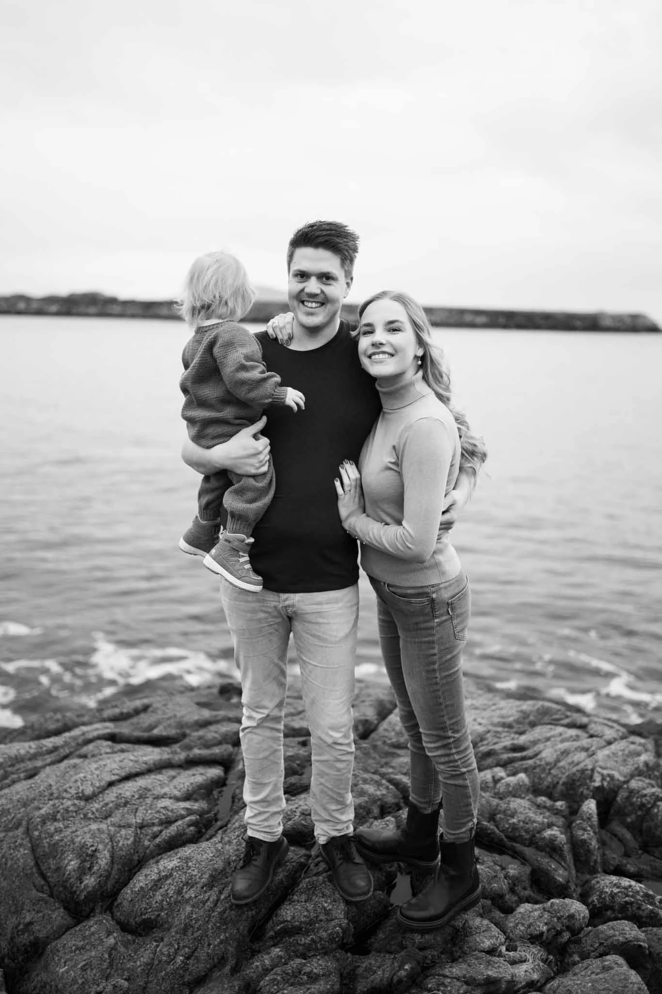 Familiebilder ved sjøen i nydelige Lofoten.