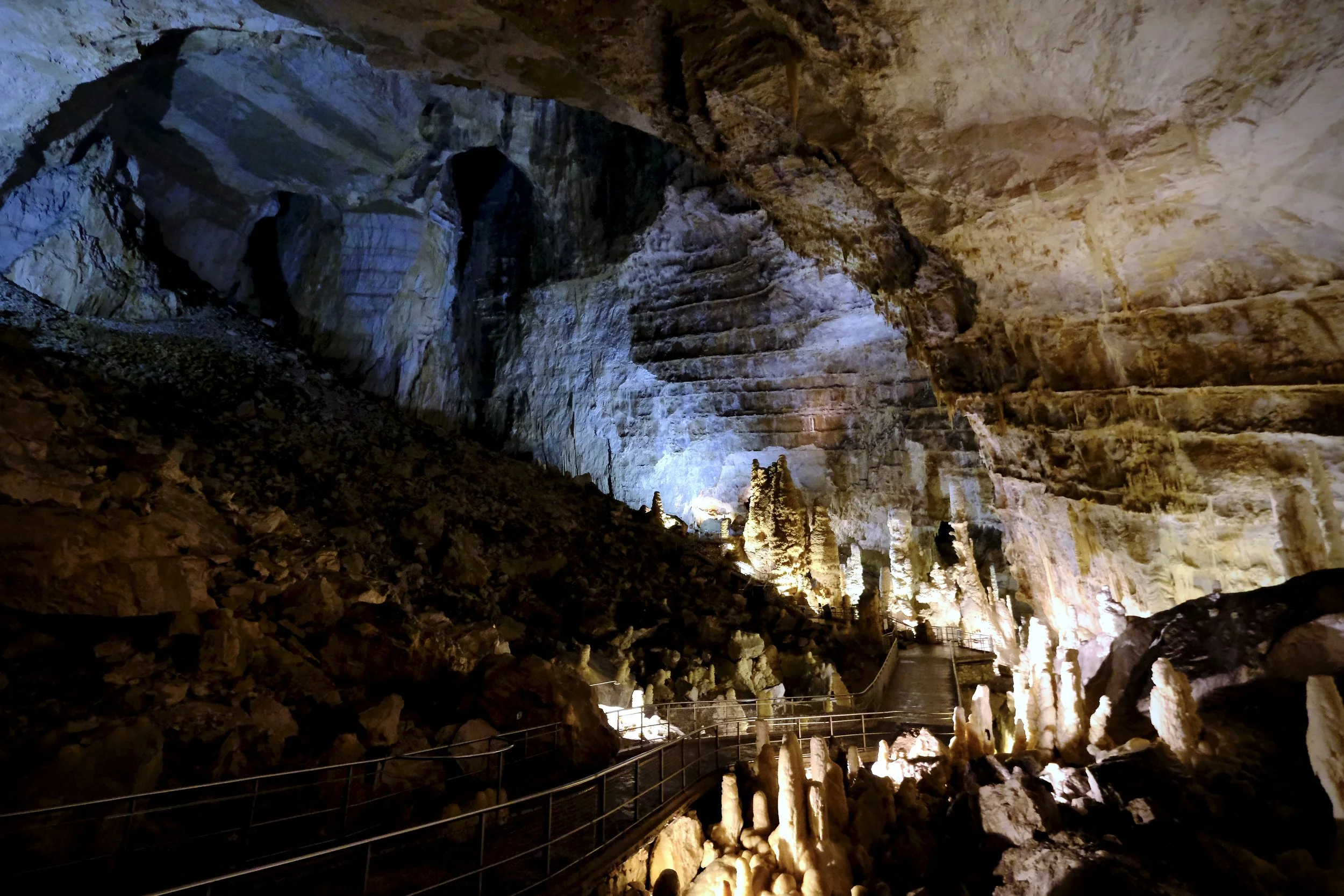06 05 Caves of Frassassi.JPG