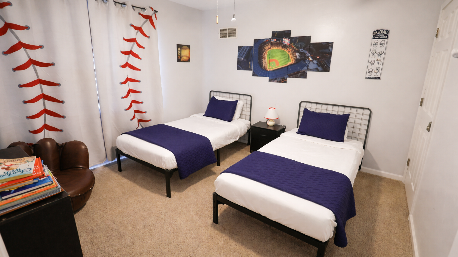 Baseball-themed twin bedroom at LakePoint Stays, ideal for tournament families visiting LakePoint Sports Complex