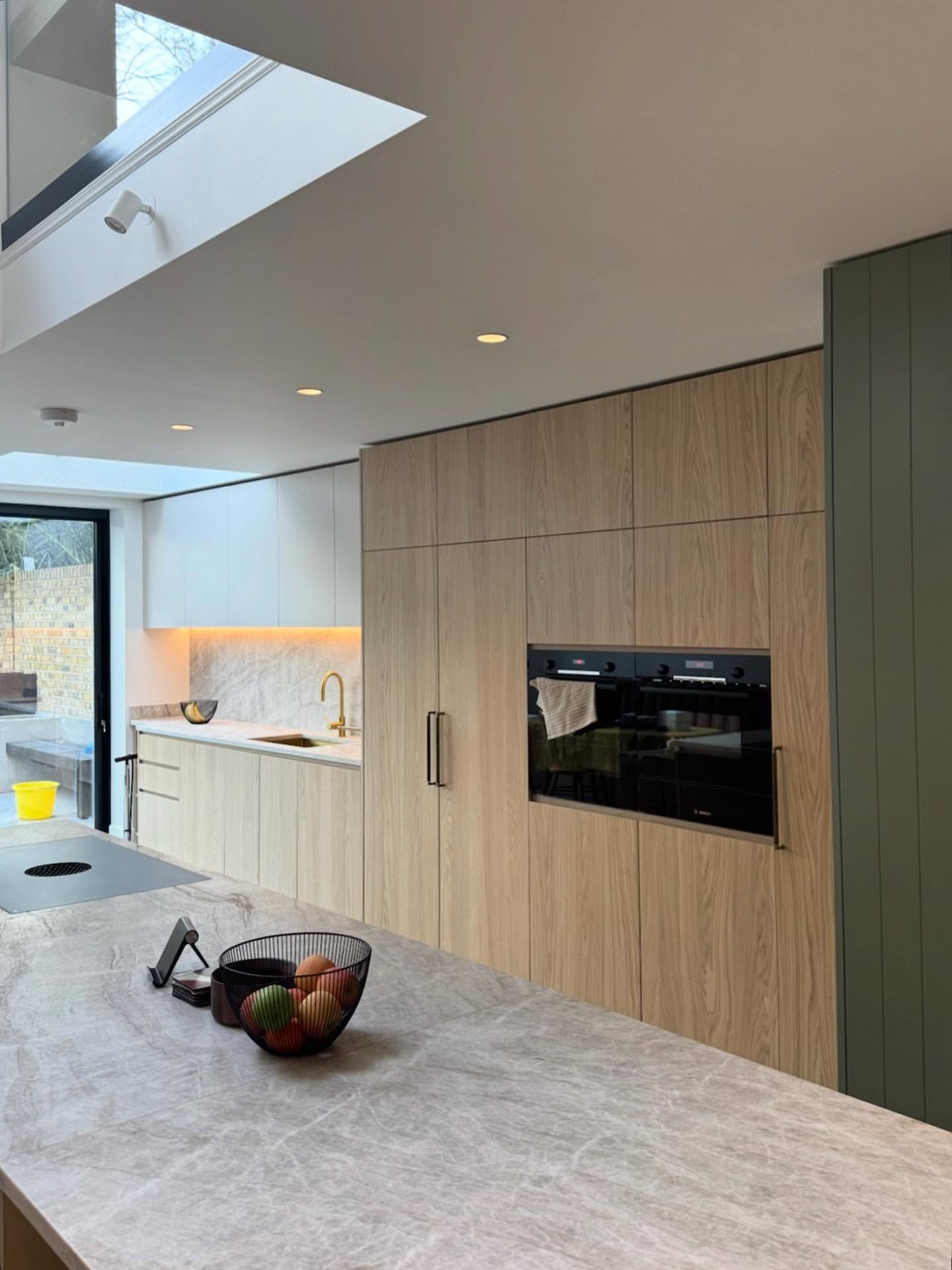 SWIPE ➡️ for a closer look inside the cupboards! The pantry cupboards feature elegant LED lighting so you can see exactly what&rsquo;s inside 🤩 Making the most of your space has never looked better. 

#cabinetmaking #cabinetmakers #kitchenstorage #p