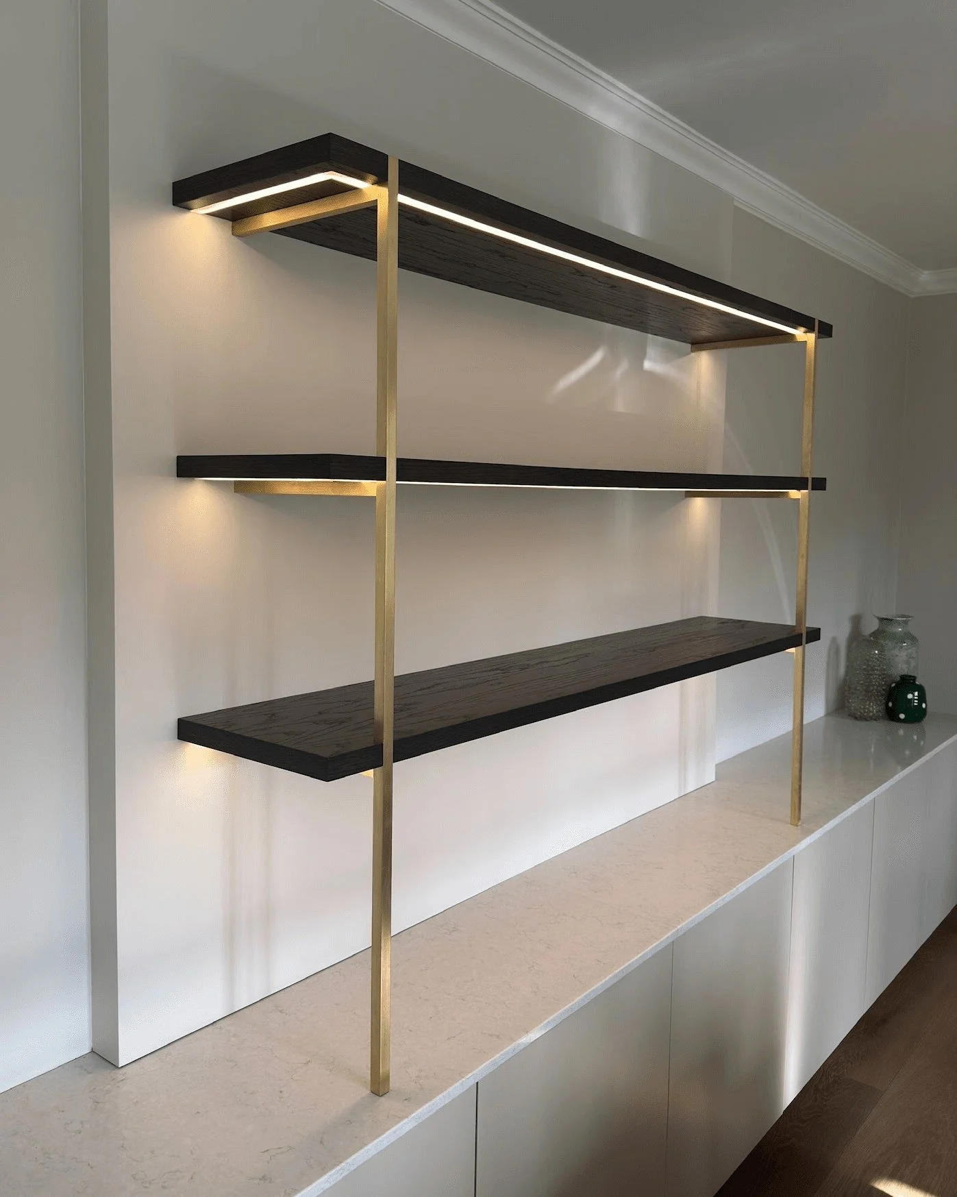 Simple, stripped back and so effective. These shelves feature a beautiful contrast in material, with the added benefit of subtle lighting to really make an impact.

#buckinghamshirebusiness #buckinghamshiresmallbusiness #bespokefurnituredesign #cabin