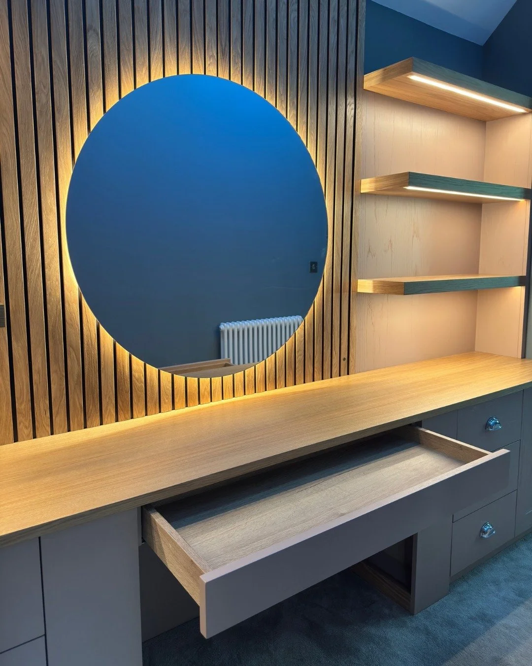 Be right back, we're just obsessing over this piece... 😍 

#buckinghamshirebusiness #buckinghamshiresmallbusiness #bespokefurnituredesign #cabinetmaking #cabinetmaker #bucksandbeyond #bespokedesign
