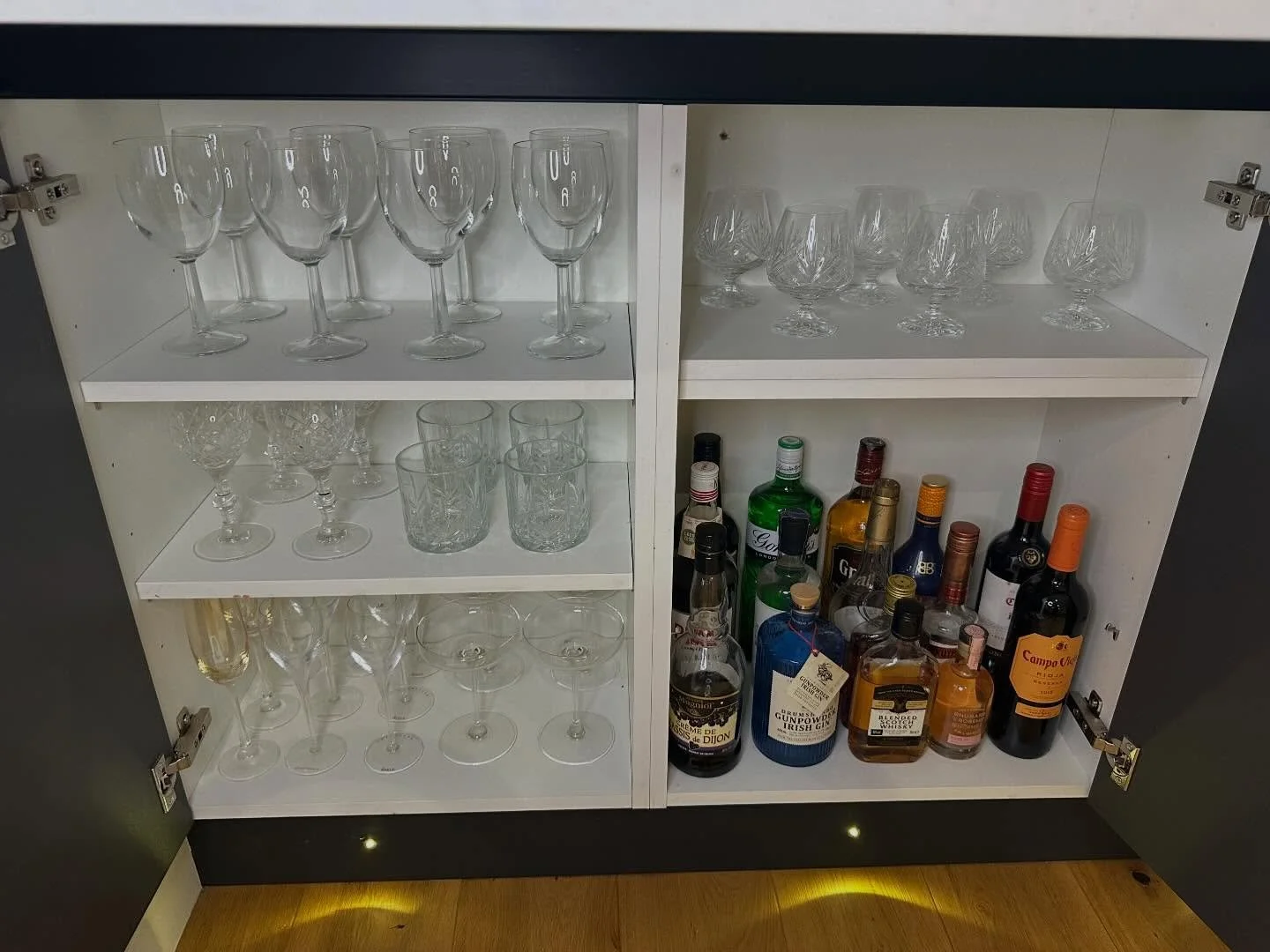 Do you ever feel overwhelmed looking around and not knowing where to start?
Does every cupboard, drawer or shelf feel cluttered and you can never find what you are looking for?

Sometimes our surfaces are clear and tidy but once we open a drawer or c