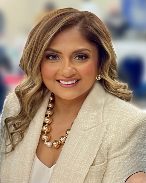 headshot-of-program-leader-sandy-smiling