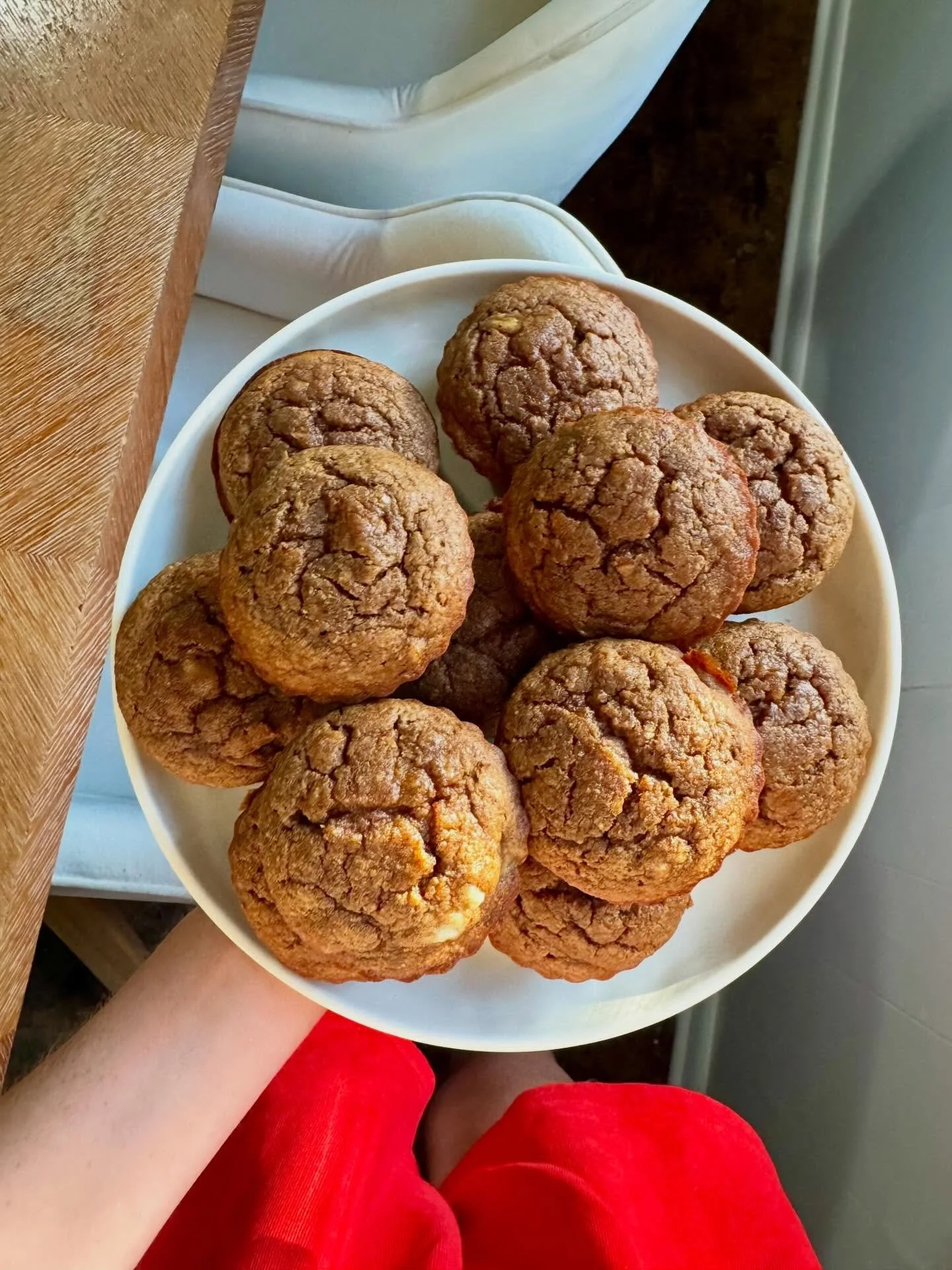 Prepped @simplemills Banana muffins for an easy grab-n-go breakfast option for busy mornings ✨🍌🌼

Still not forgetting to pair them with protein to help make it a more balanced meal/snack. I use avocado oil with this mix and like adding a few extra