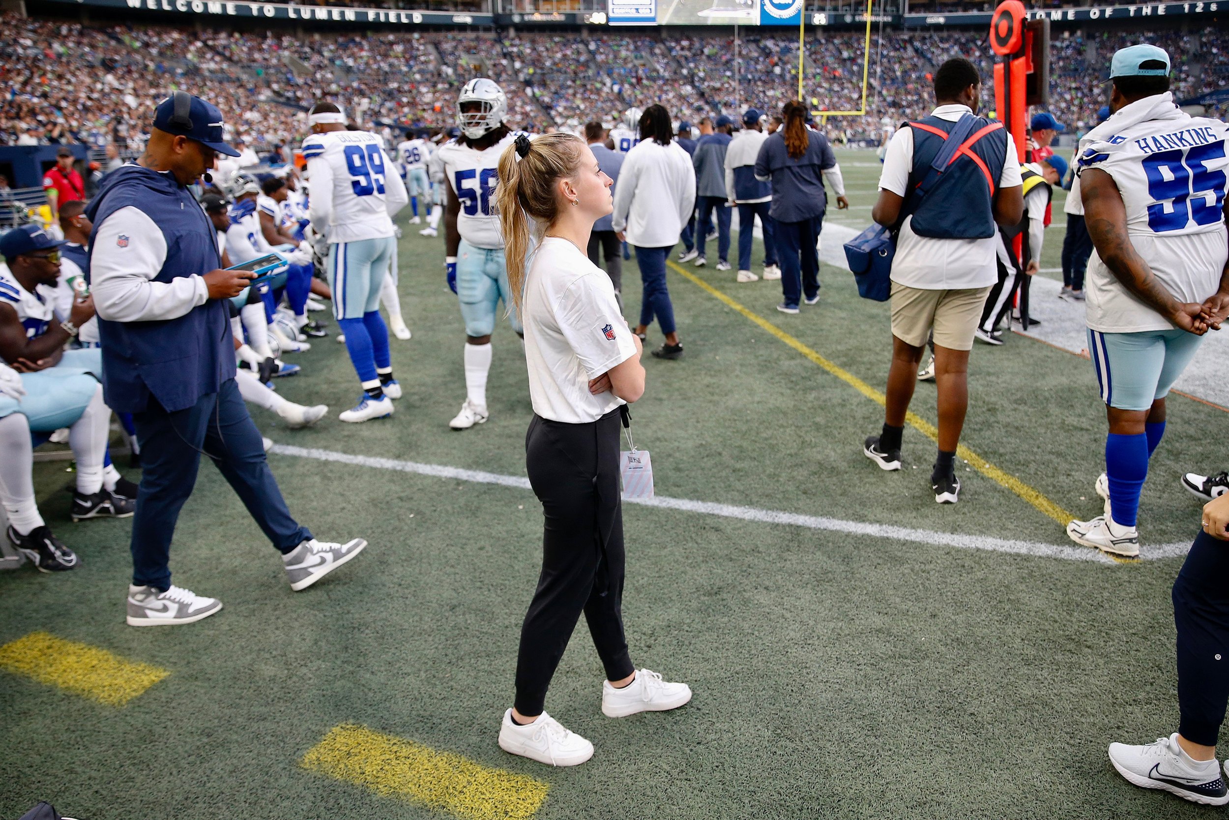 Athlete fueling station setup support for sports teams to improve performance nutrition access