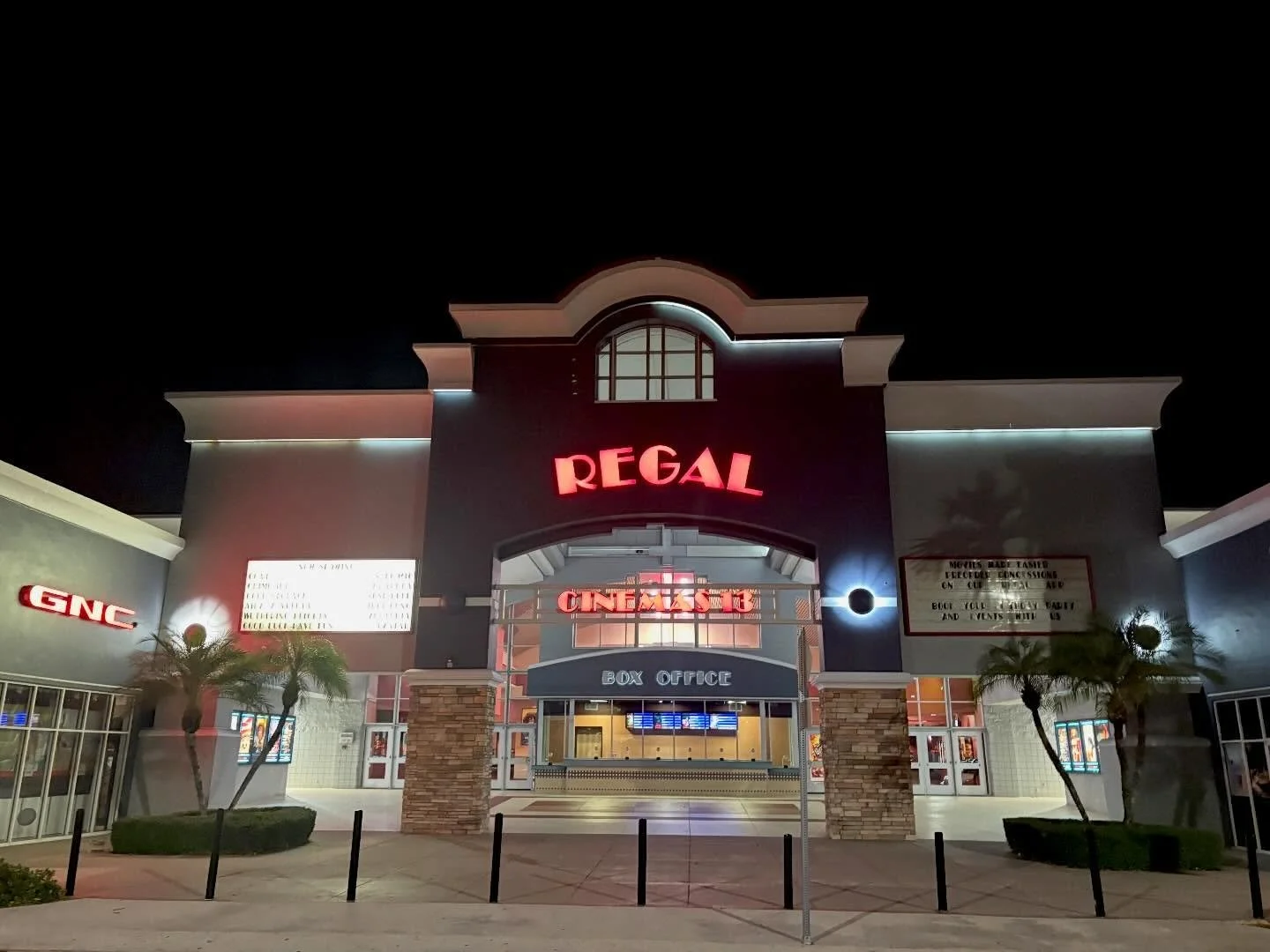 Regal Westfork Stadium - Pembroke Pines, FL

Theater #9 of 2026

#movies #movietheater #regalcinemas #tourdecinemas