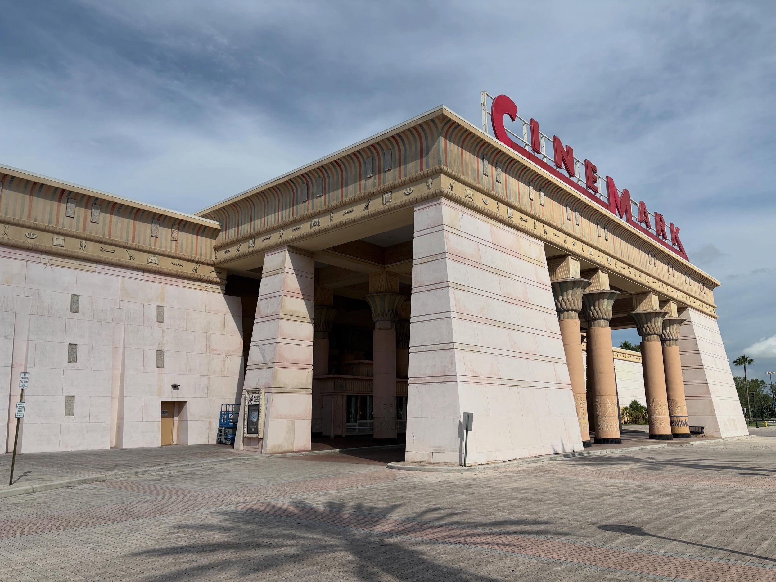 Cinemark Paradise - Davie, FL

Is there a theater more fun to photograph than this one?