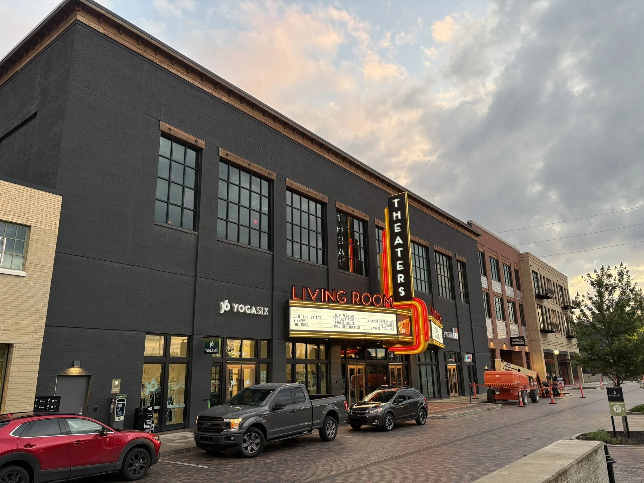 Living Room Theaters - Indianapolis, IN