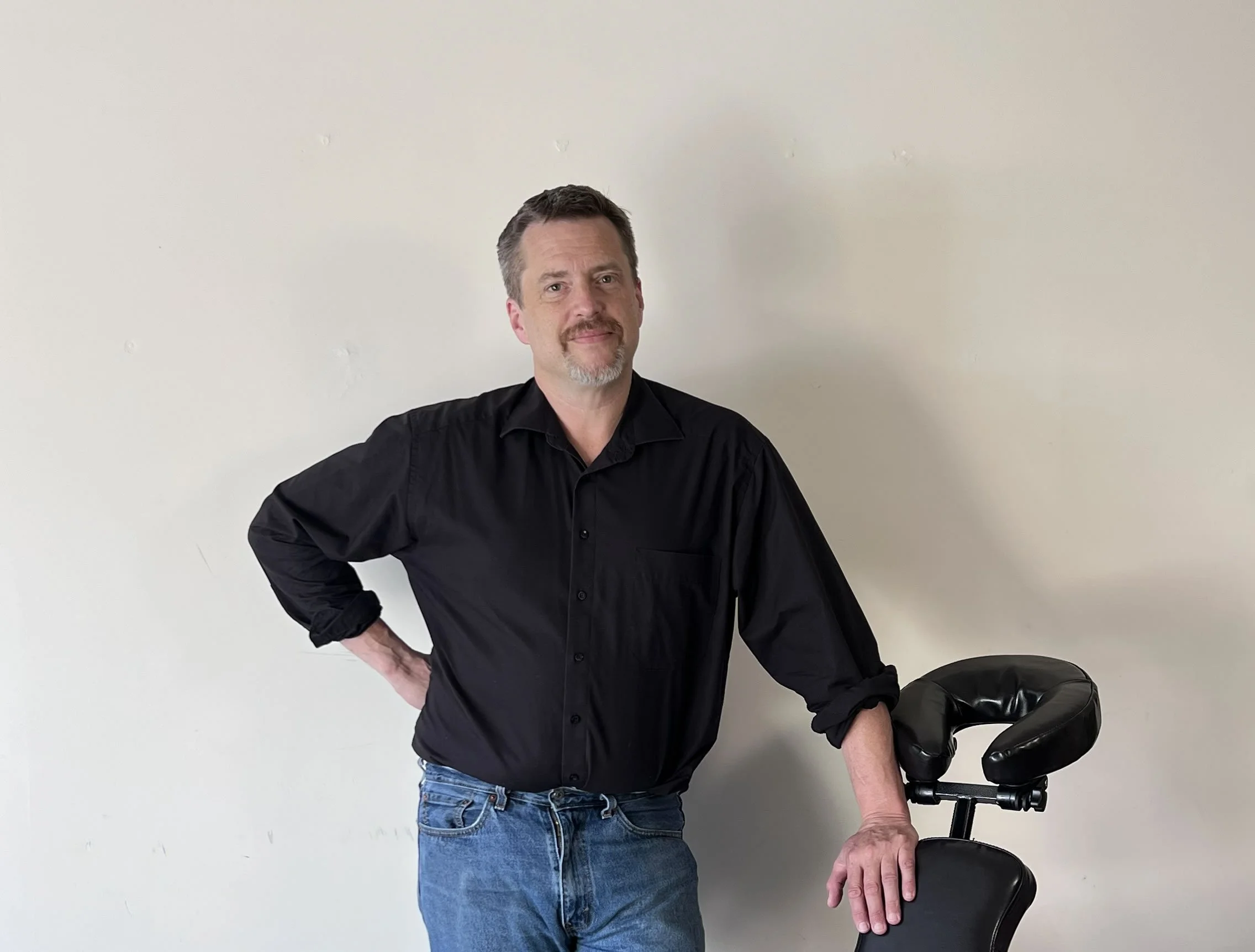 Stand Tall Massage (15 minute Complimentary Chair Massage)