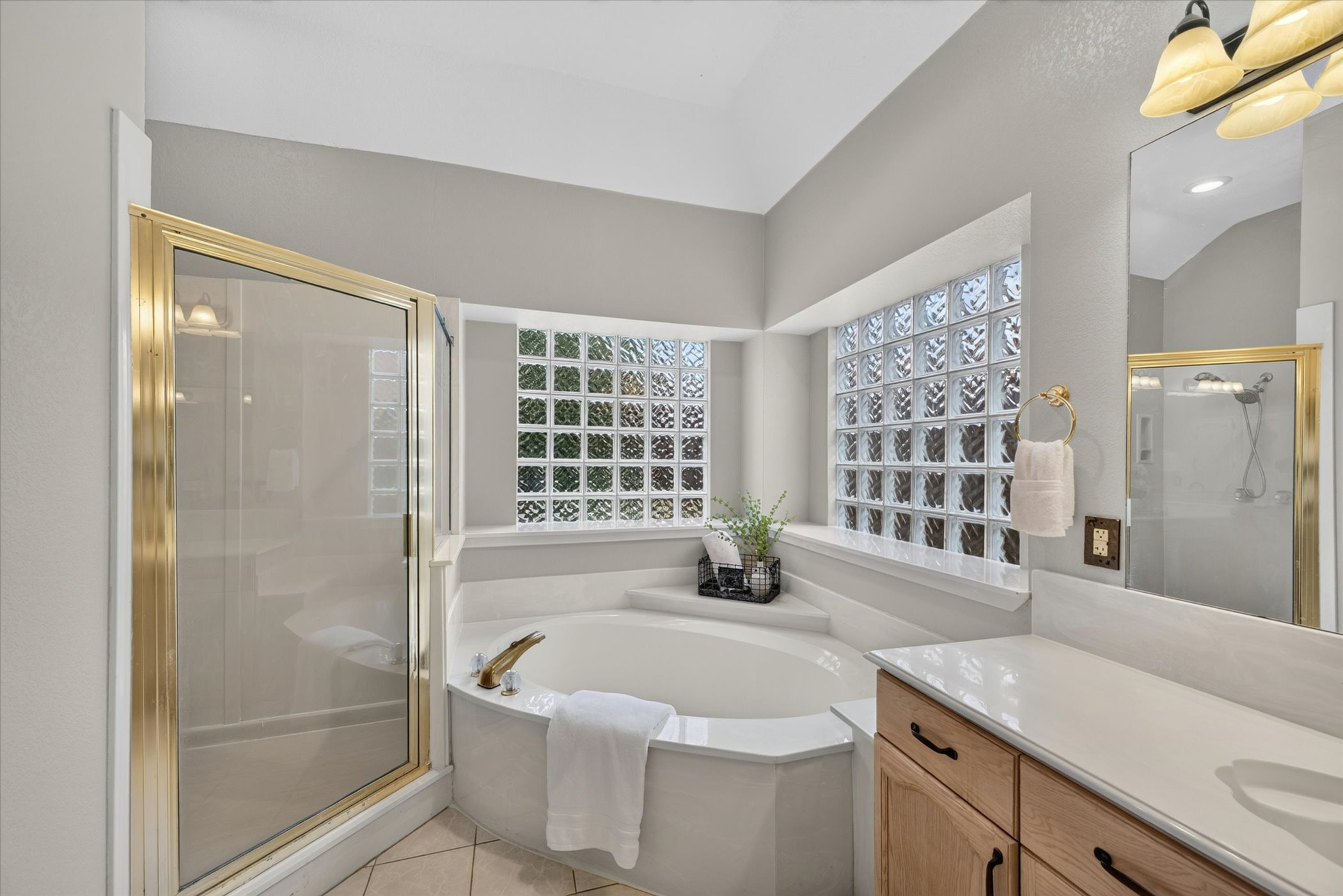 28-1604-Willow-Ln-Windowstill.jpg