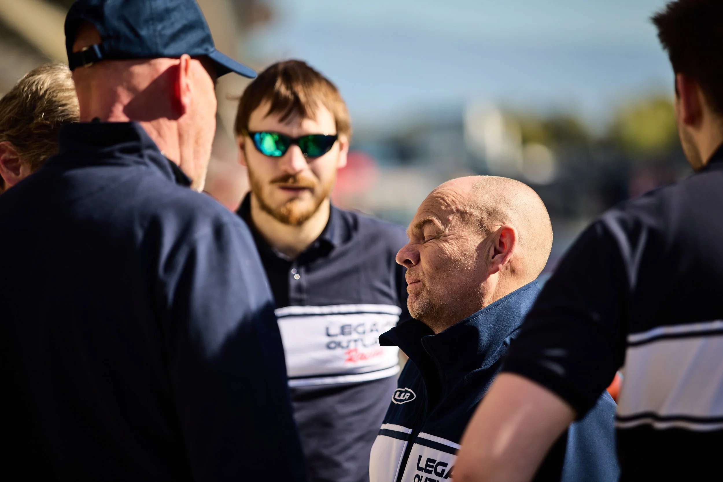 Race engineer Chris Beck (centre) in debrief with the Legacy Outlaws engineering team. Rob Adams (sunglasses) alongside.